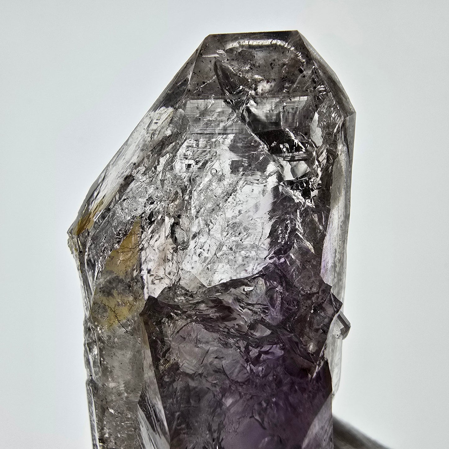 Gobo de poche Enhydro Skeleton Amethyst DT Scepter Valentine. Namibie 117 x 37 x 33 mm