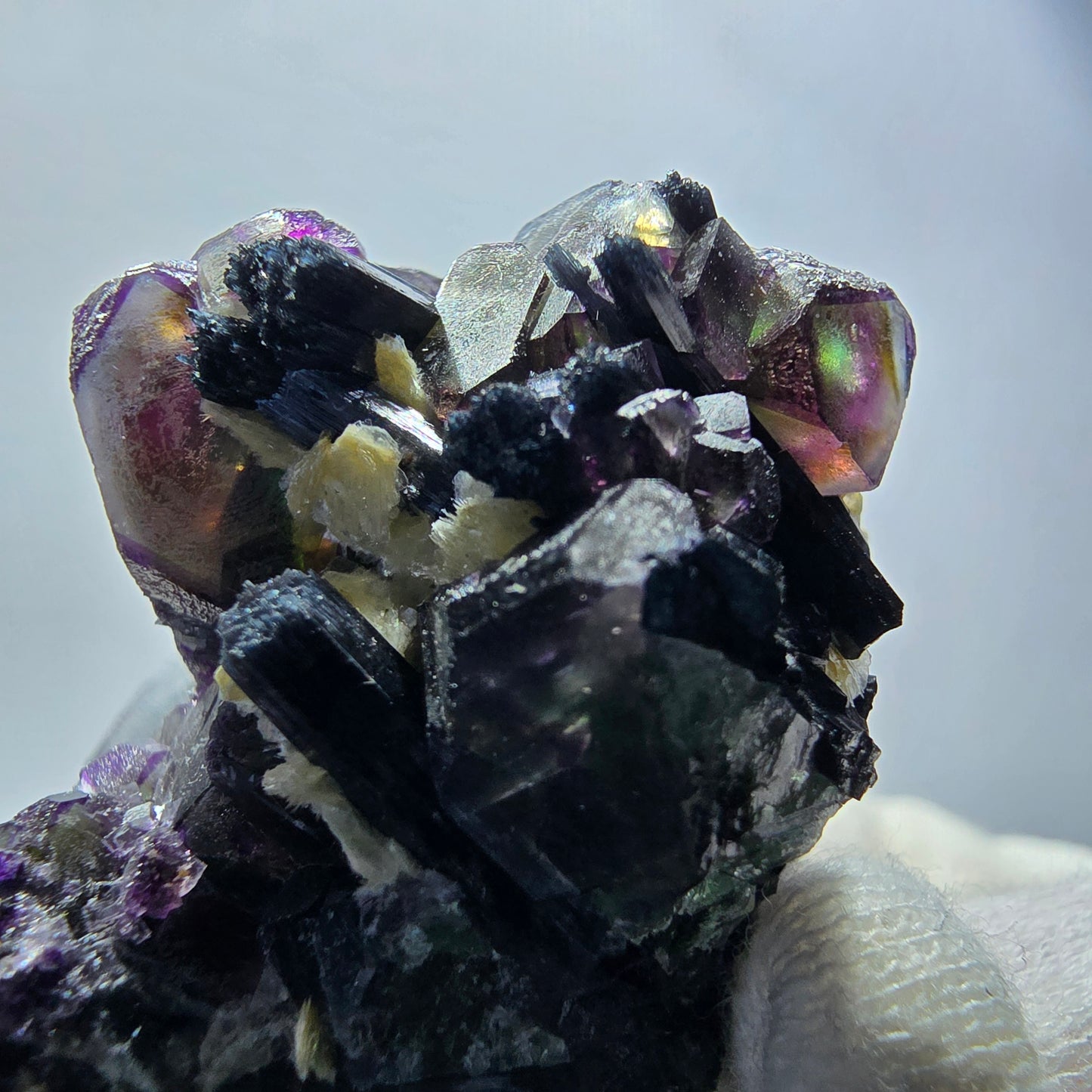 Bunte Phantom Fluorit Schörl Turmalin Hyalit Muskovit Erongo, Namibia 52*46*42mm