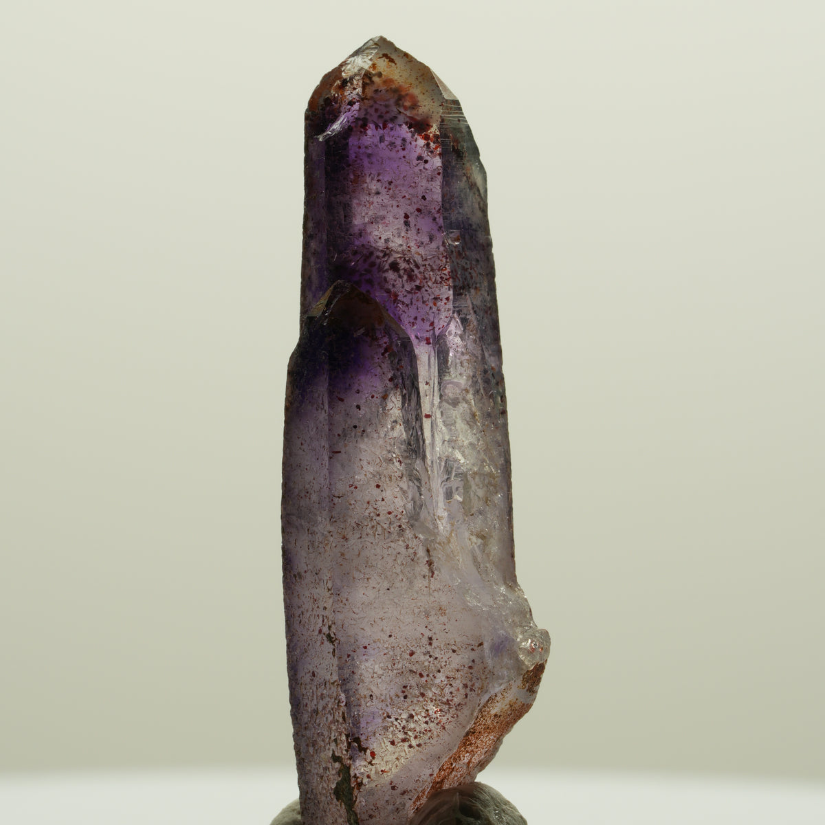 Seltene Phantom Skelett Amethyst mit Eisen Spitze Goboboseb, Namibia 43*12*12mm #15013