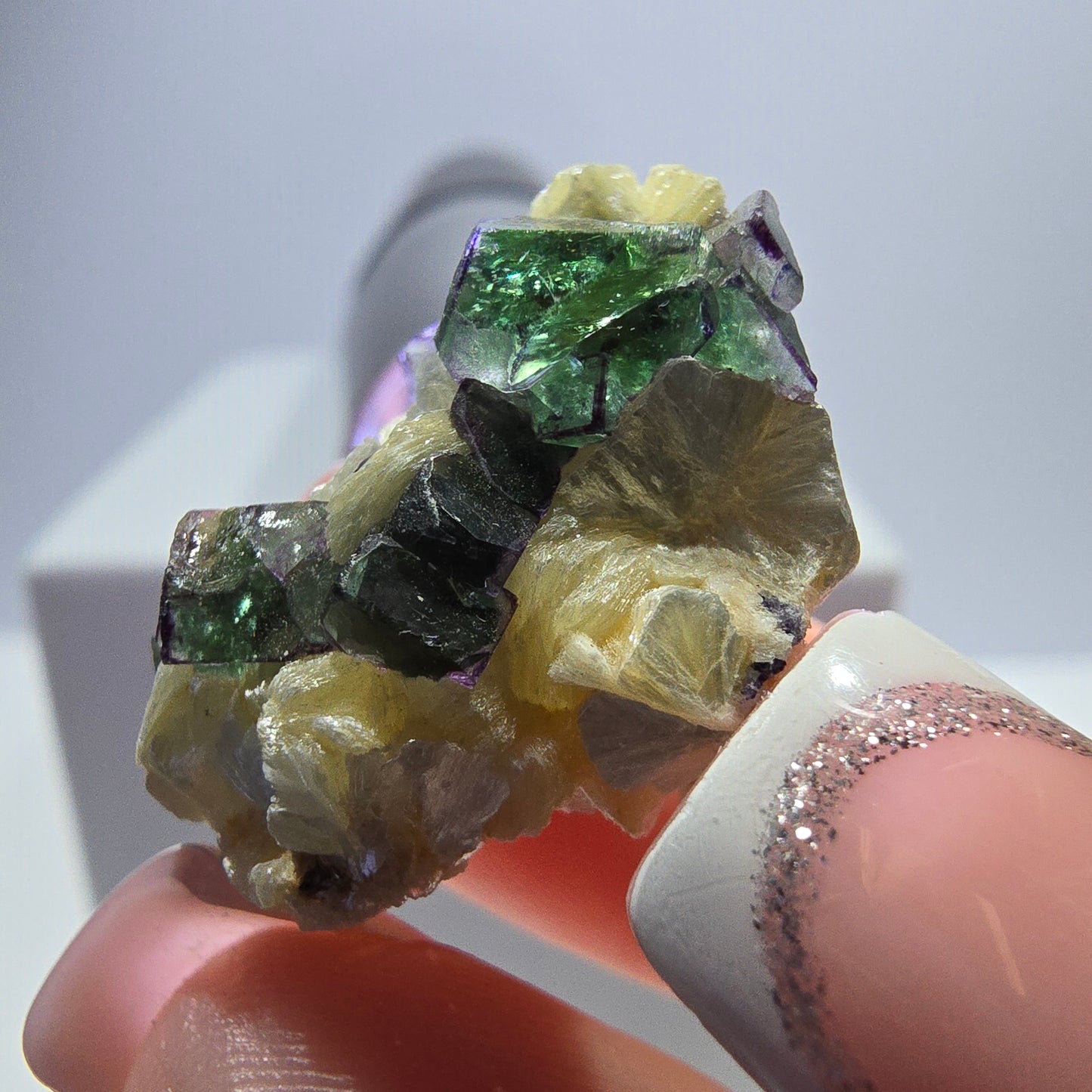 Lot de 16 marches en fluorite fantôme, hyalite, tourmaline Schörl, muscovite, Erongo, Namibie