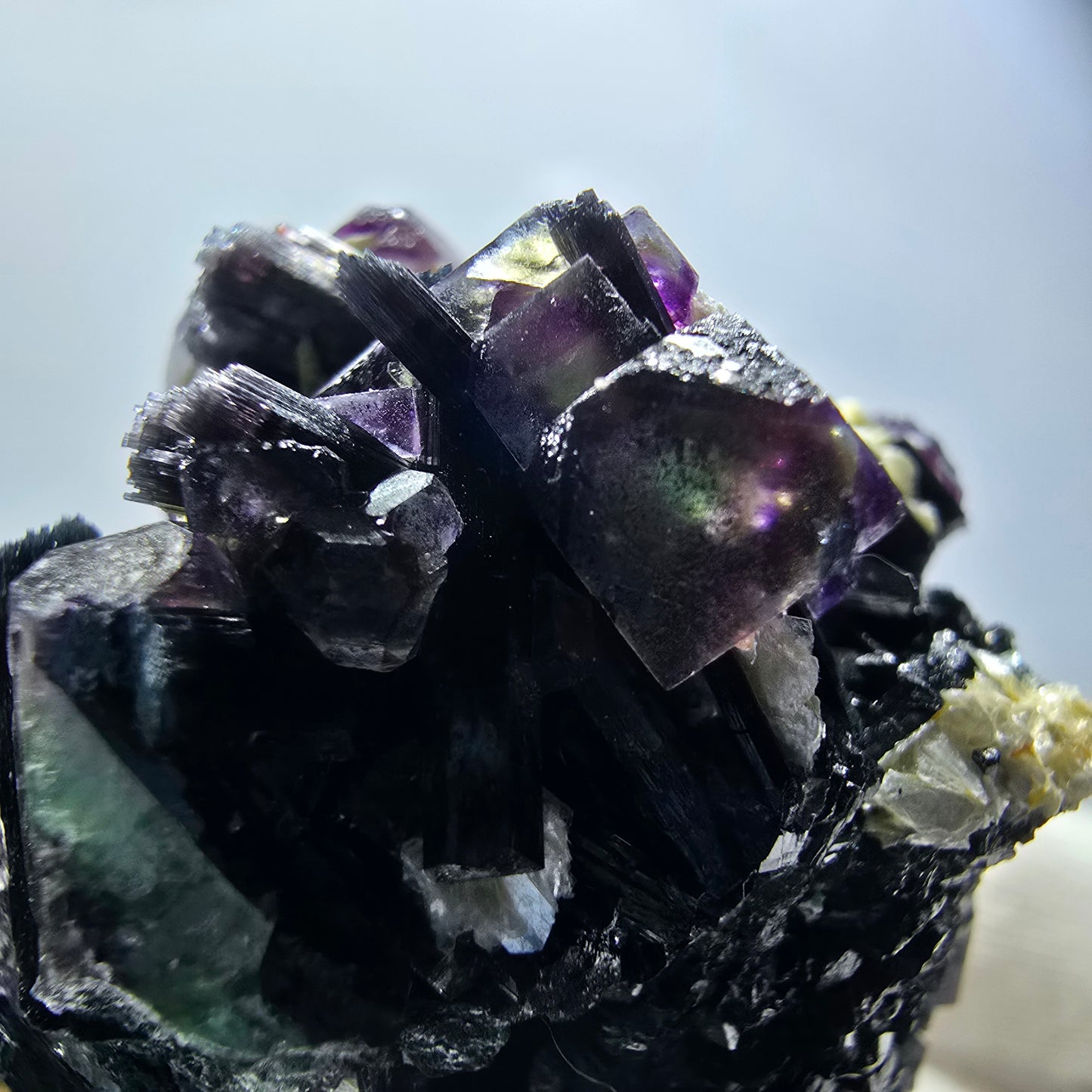 Bunte Phantom Fluorit Schörl Turmalin Hyalit Muskovit Erongo, Namibia 52*46*42mm