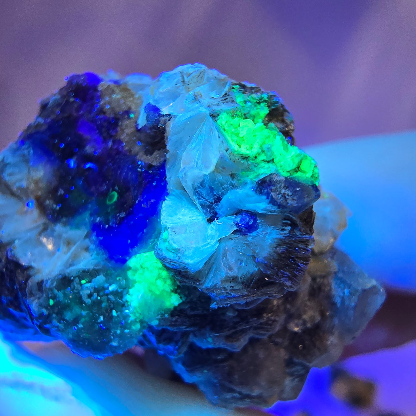 Lot de 16 tourmalines Schörl, fluorite fantôme, hyalite, stade muscovite, Erongo, Namibie