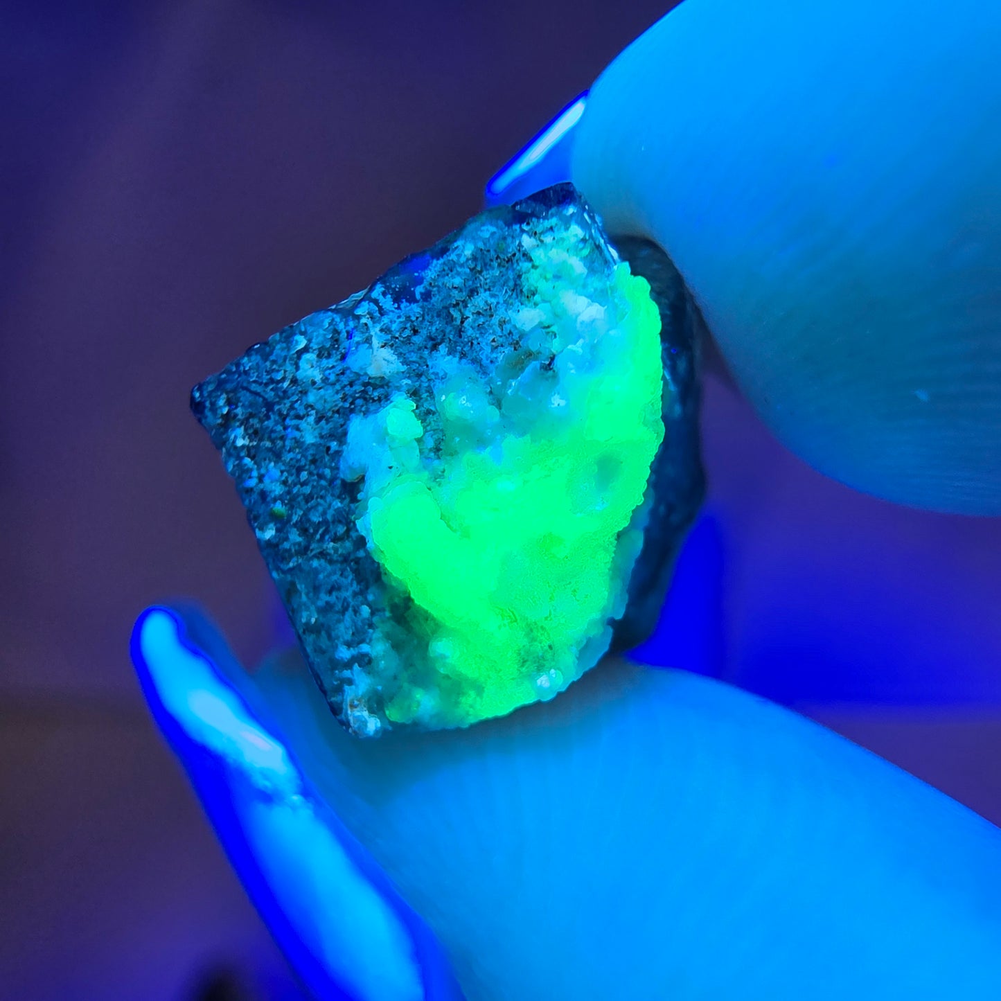Lot de 16 fluorites fantômes, hyalites, tourmalines Schörl, muscovites, Erongo, Namibie