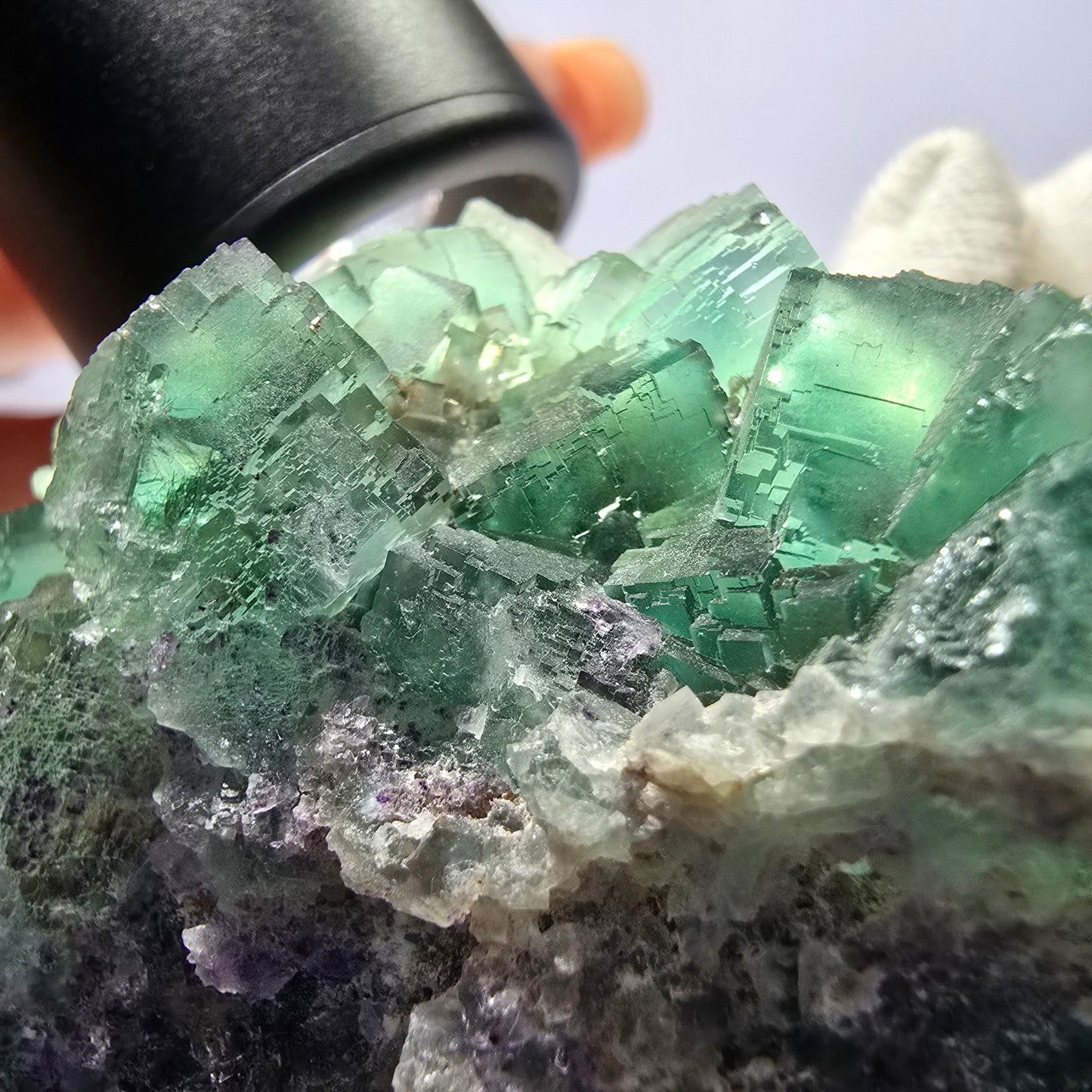 Grand spécimen de cube de fluorite fantôme, parqueté zonal Okorusu Namibie 99*62*47mm