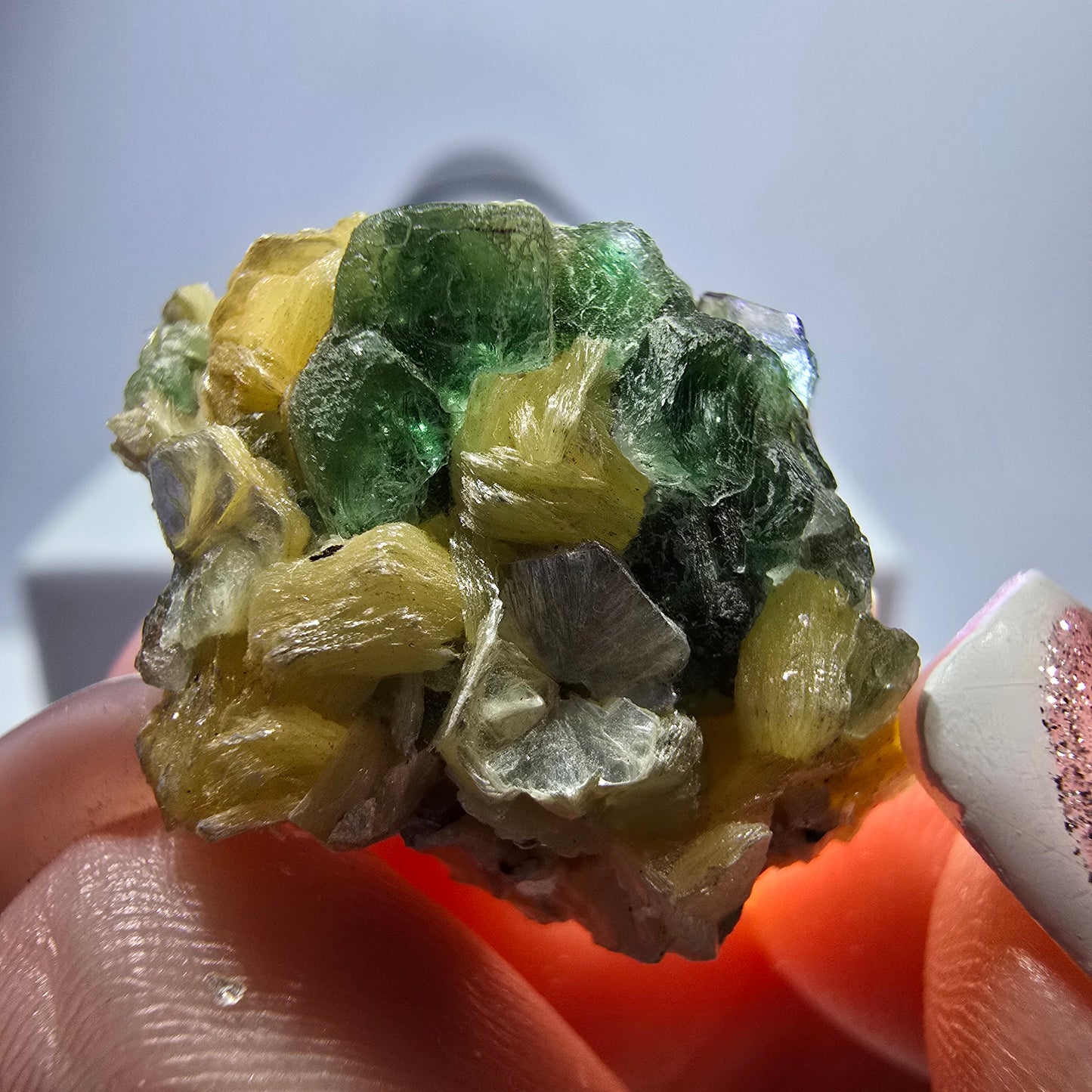 Lot de 16 marches en fluorite fantôme, hyalite, tourmaline Schörl, muscovite, Erongo, Namibie