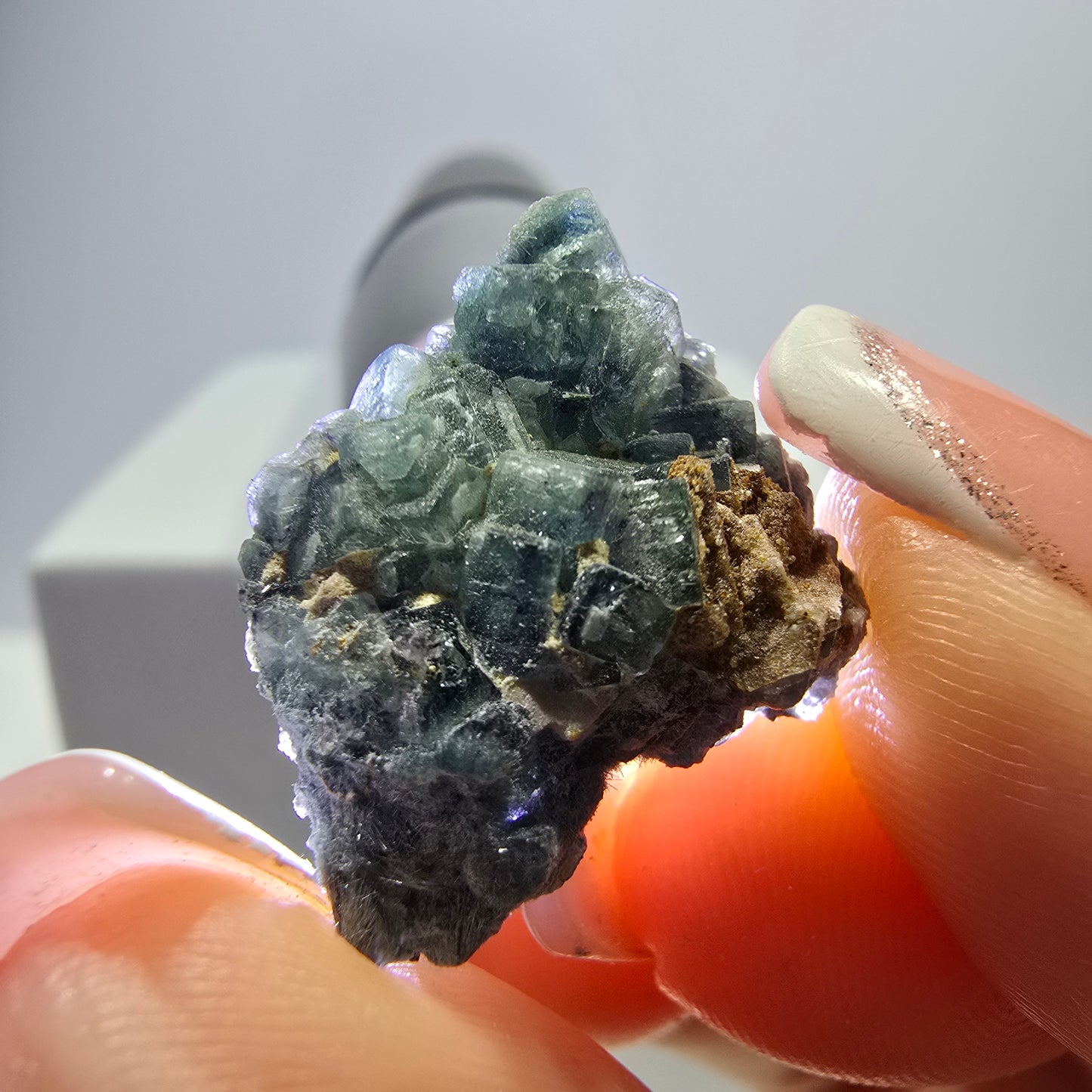 Lot de 16 marches en fluorite fantôme, hyalite, tourmaline Schörl, muscovite, Erongo, Namibie