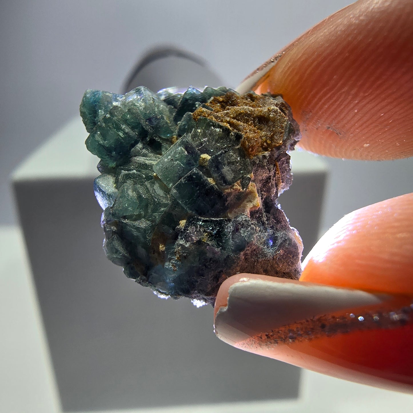 Lot de 16 marches en fluorite fantôme, hyalite, tourmaline Schörl, muscovite, Erongo, Namibie