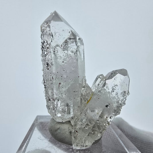 Quartz Harlequin DT Twin avec Analcim Streep Mine Goboboseb Namibie 34*24*11mm