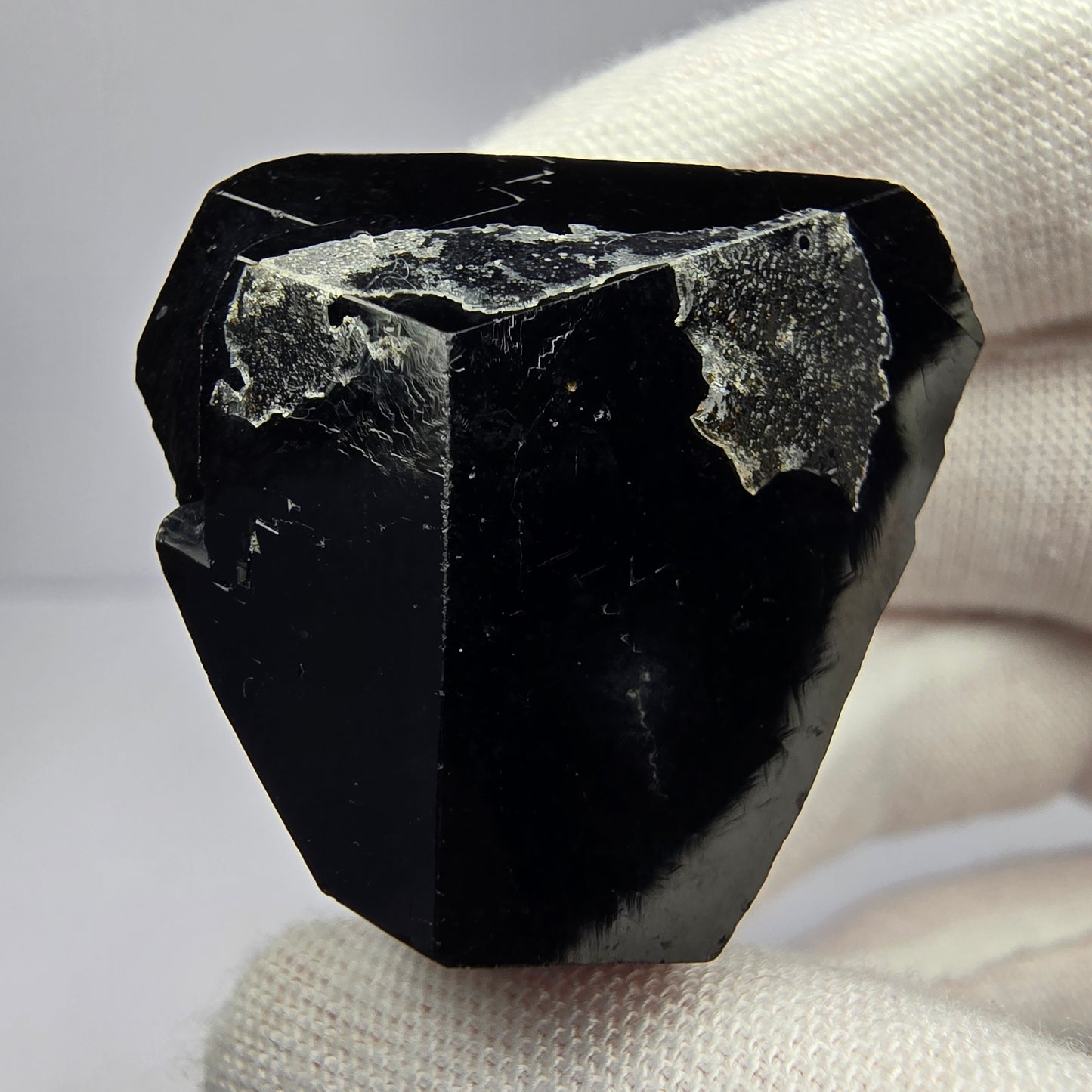 Symmetrischer Schörl Turmalin mit Hyalit Erongo, Namibia 40*30*27mm Sammlung