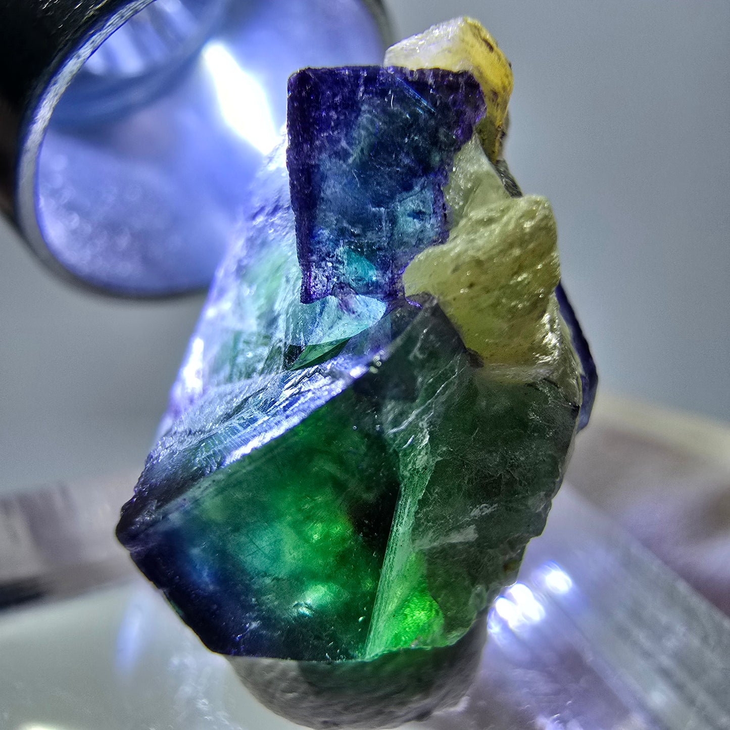 Cube de fluorite fantôme, zonal, spécimen de muscovite, Erongo, Namibie, 21 x 20 x 17 mm