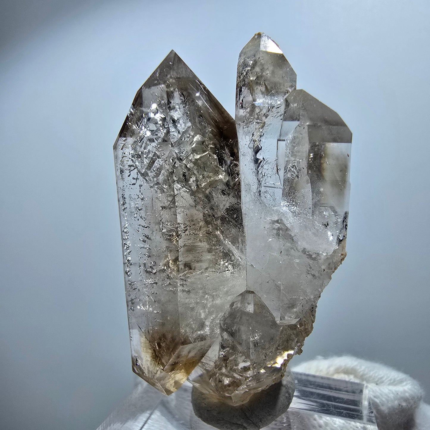 Sceptre en quartz fumé fantôme transparent, spécimen DT, Goboboseb, Namibie, 43 x 24 x 14 mm