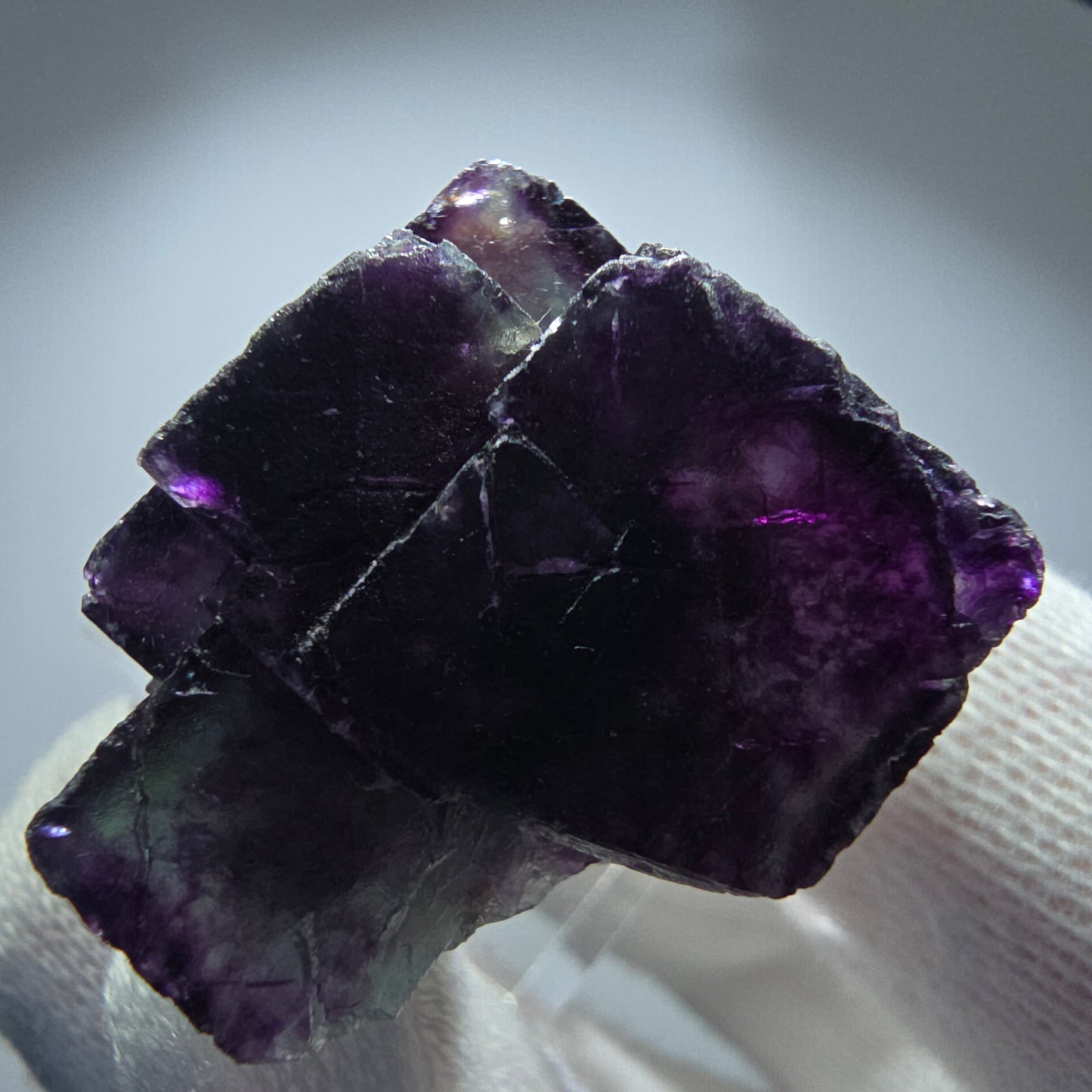 Spécimen rare de cube de fluorite fantôme, vert zonal et violet, Okorusu, Namibie, 31 x 27 x 21 mm