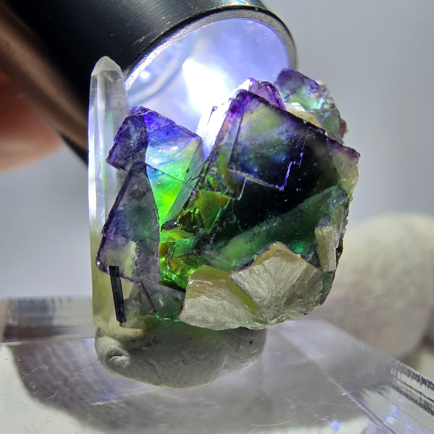 Cubes de fluorite fantôme, muscovite, quartz fumé, hyalite, Erongo, Namibie, 20 x 17 x 16 mm