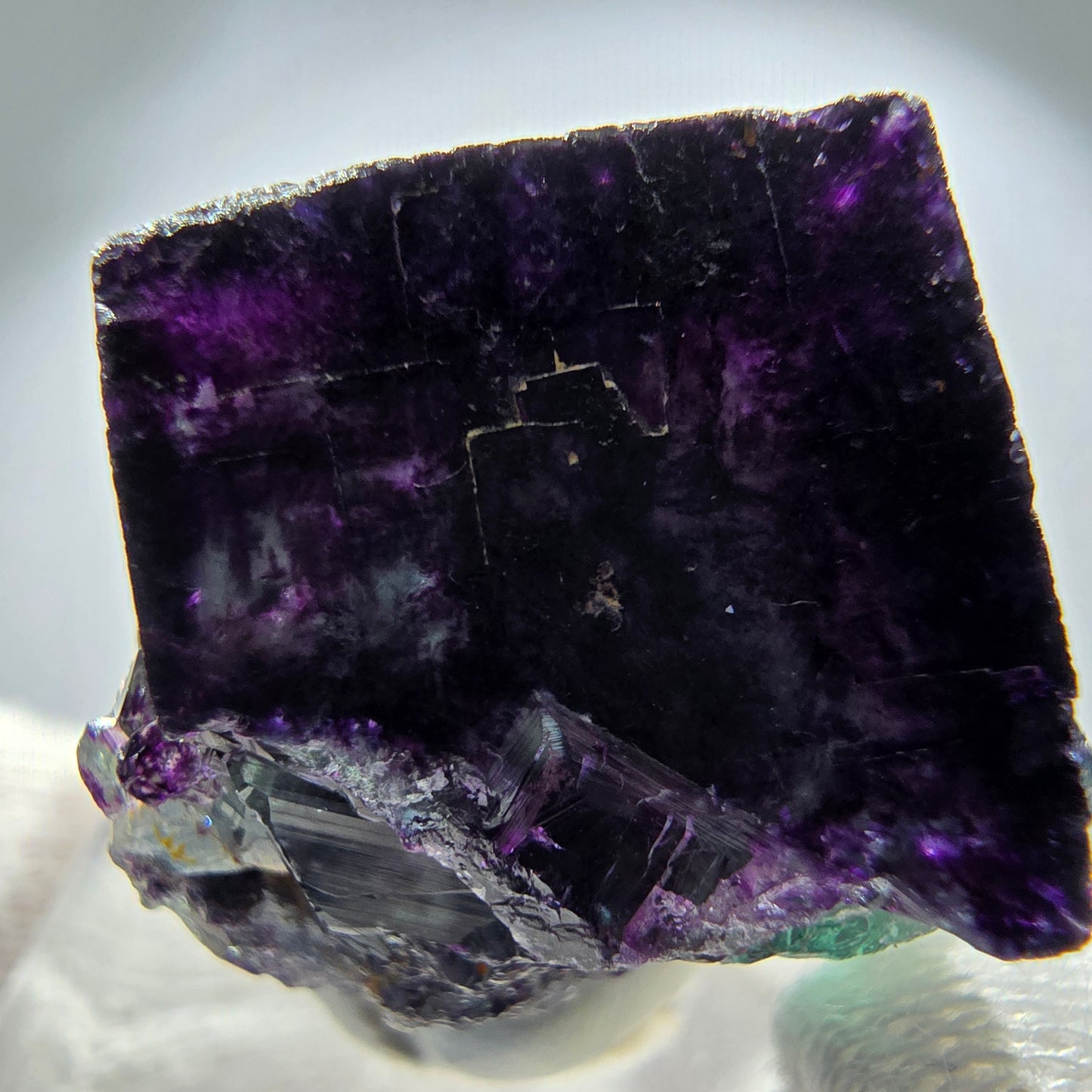 Rare spécimen de cube de fluorite fantôme, vert zonal et violet, Okorusu, Namibie, 25 x 23 x 22 mm