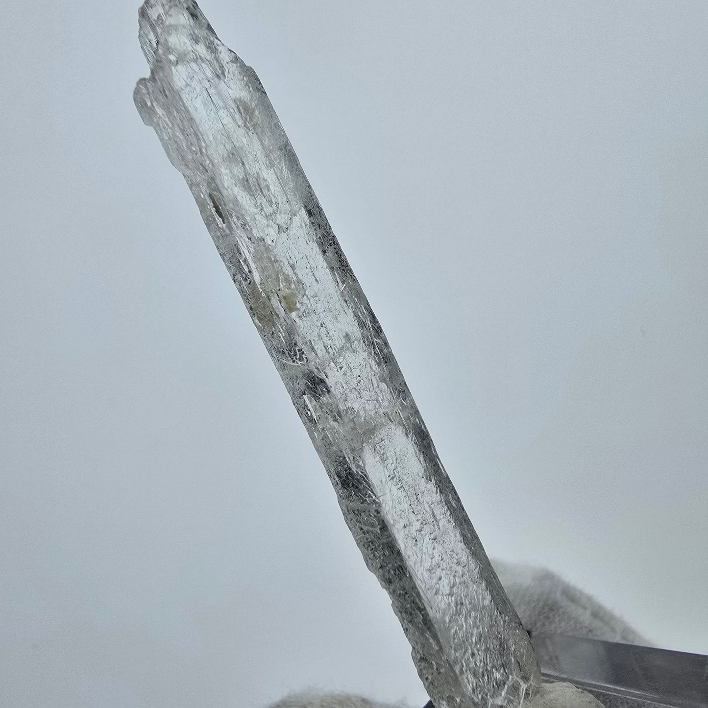 Seltener Kunzit X Spodumen Kristall weiß UV Mineral 55*7*3mm aus Brasilien