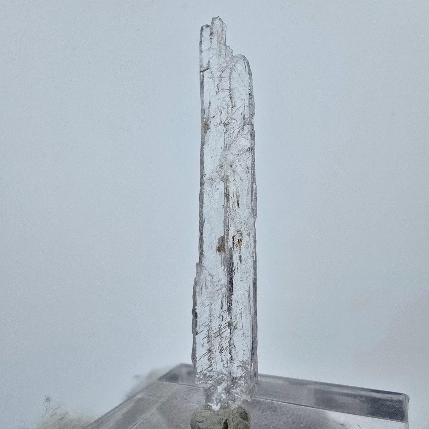Seltener Kunzit X Spodumen Kristall weiß UV Mineral 42*6*2mm aus Brasilien