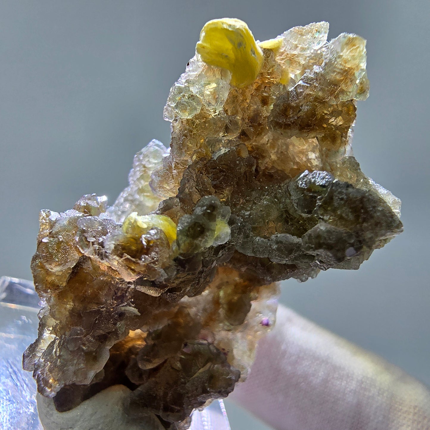 Phantom Fluorit Würfel, Hyalit, Muskovit Stufe Erongo, Namibia 44*28*27mm