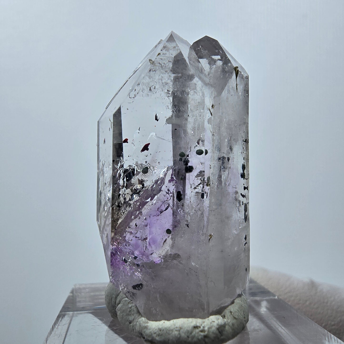 Améthyste fantôme, mine d'hématite Point Streep, Goboboseb, Namibie, 33 x 16 x 13 mm