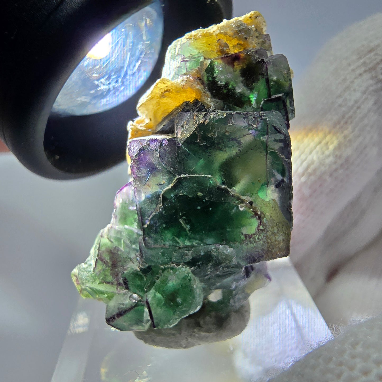 Cube de fluorite fantôme zonal, tourmaline muscovite Schörl hyalite Erongo, Namibie 36 x 21 x 17 mm