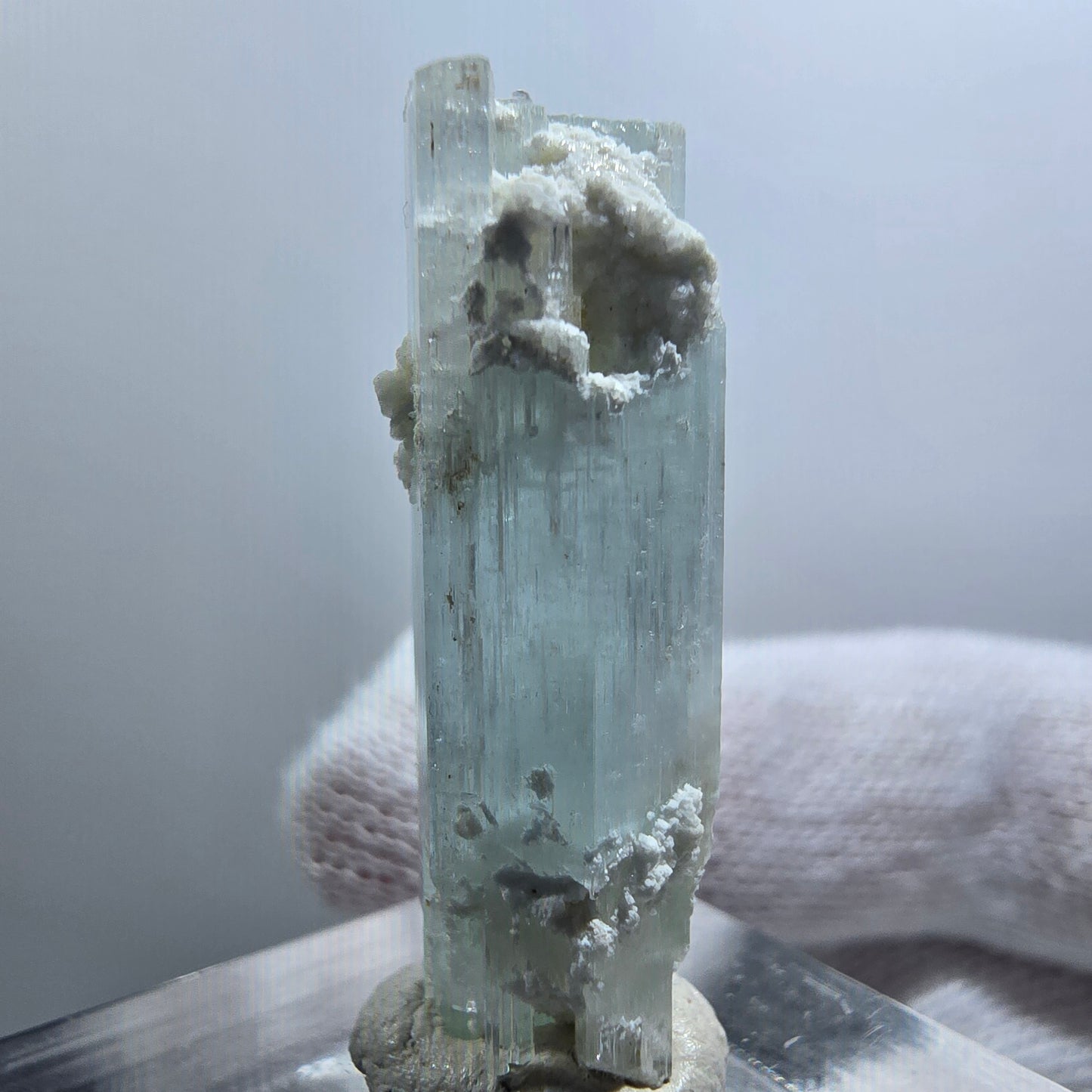 Aigue-marine rare, spécimen d'orthose, Erongo, Namibie, 34 x 10 x 9 mm