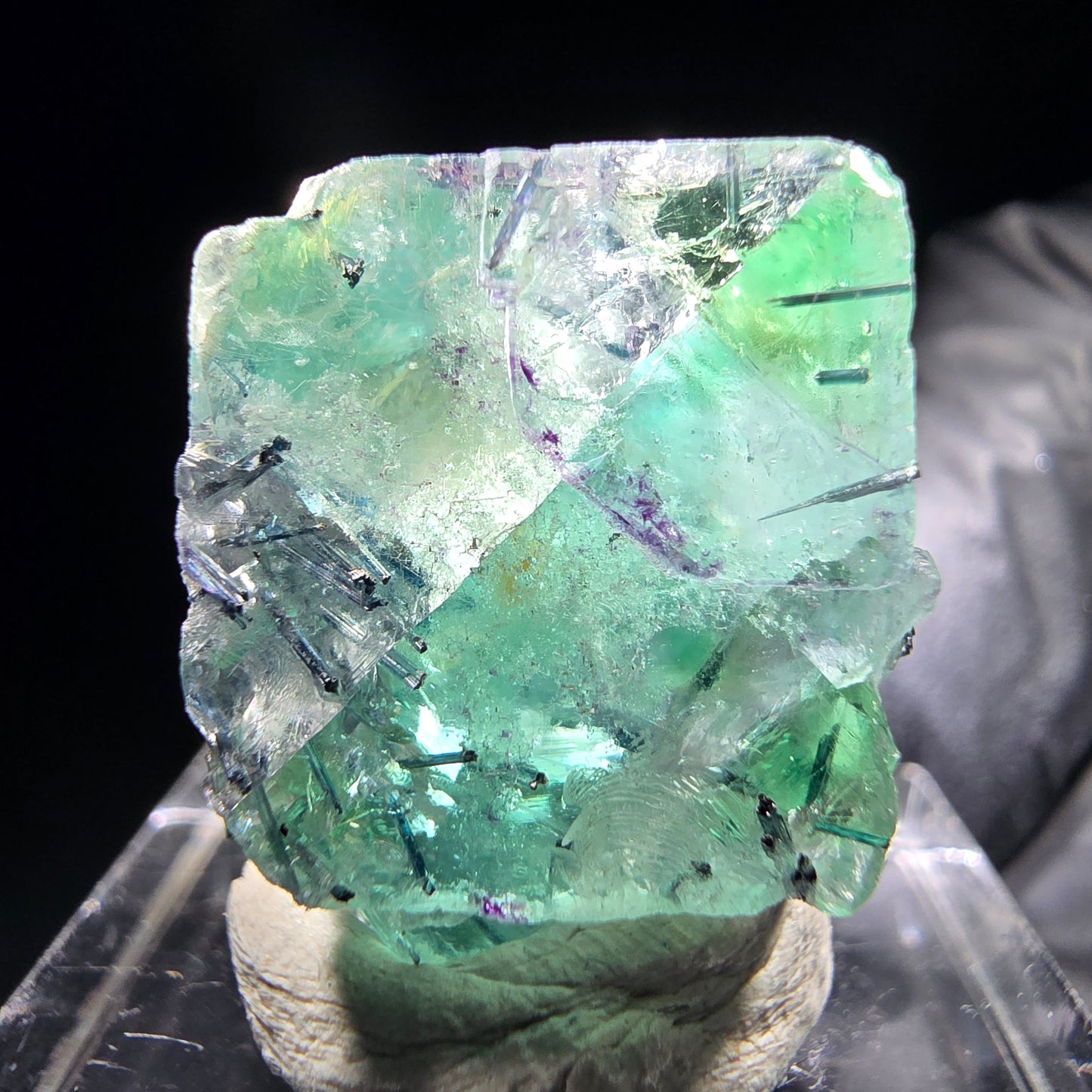 Phantom Fluorit Würfel mit Schörl Turmalin Erongo, Namibia 20*18*15mm Sammlung