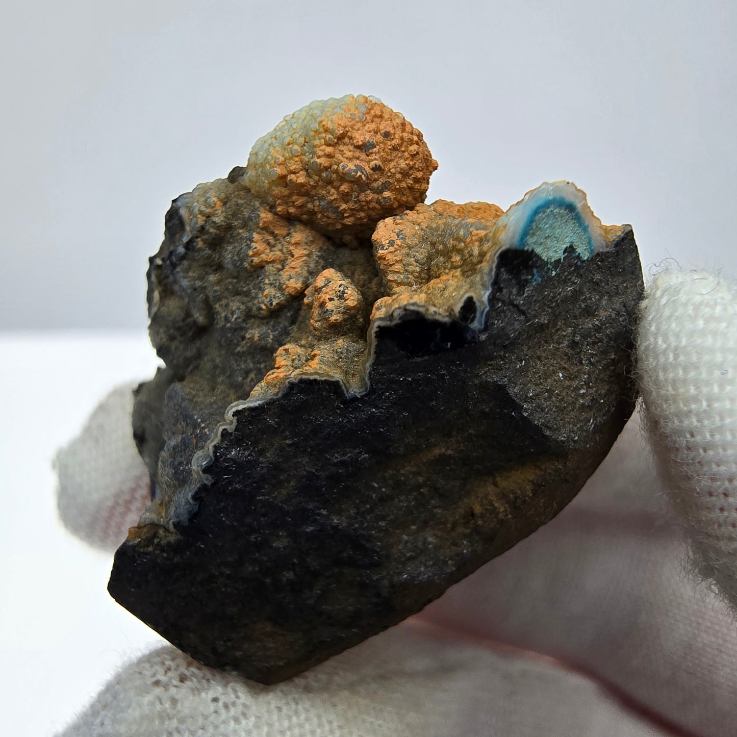 Seltene Shattuckit Stufe mit Kugel Kristallen blau Kaokoveld, Namibia 29*22*13mm