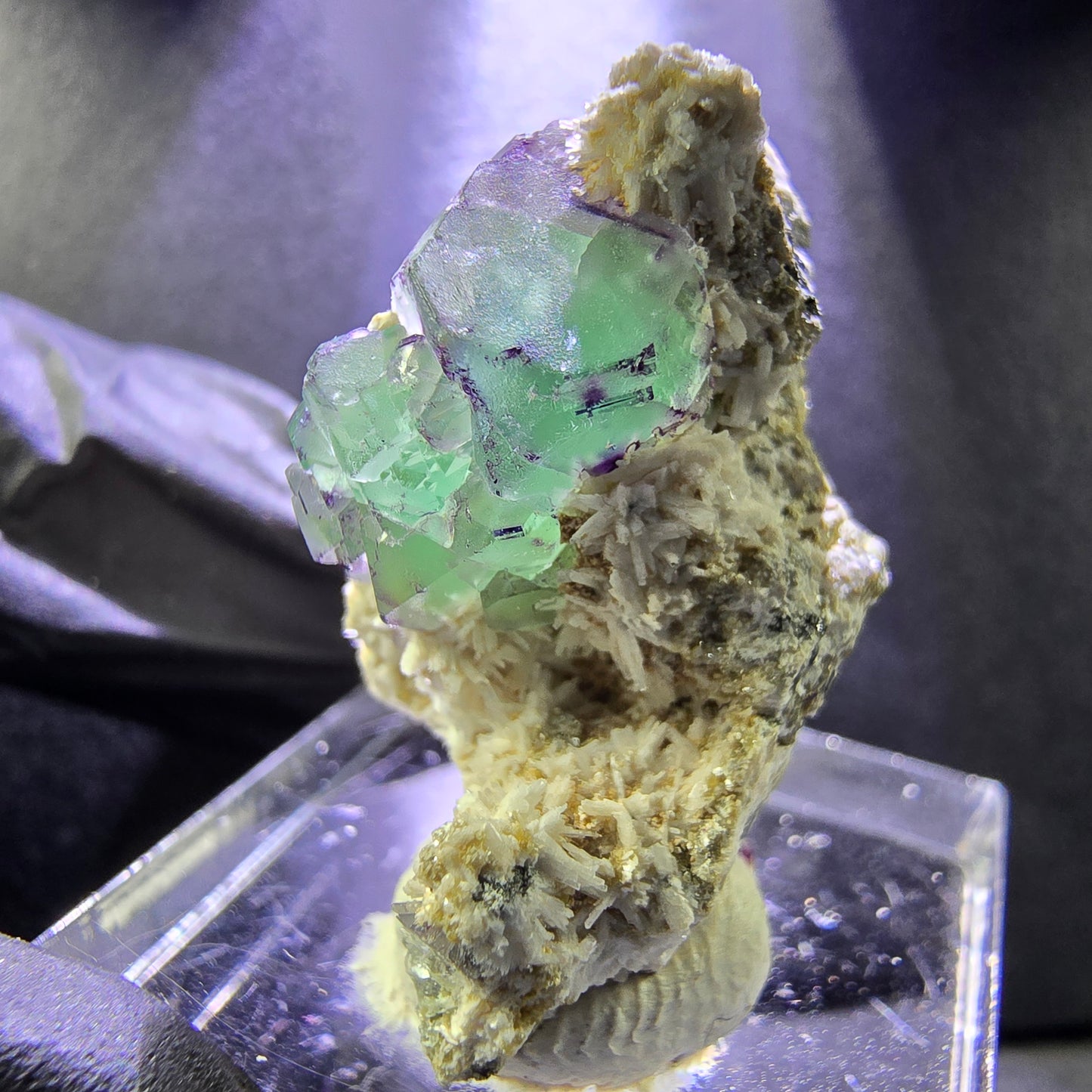 Octaèdre de fluorite fantôme, marche d'orthose muscovite 29*18*17mm Erongo, Namibie