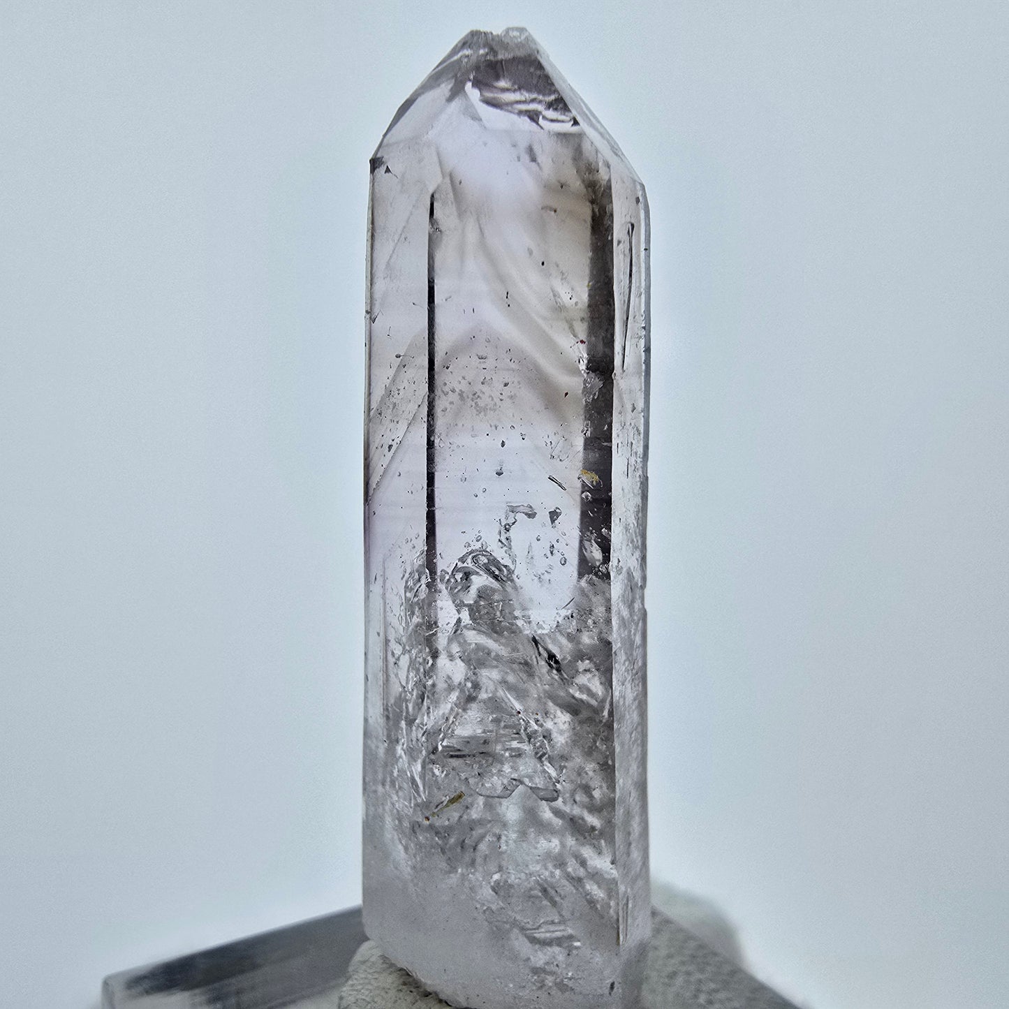 Klarer Phantom Amethyst Kristall Goboboseb, Namibia 45*11*12mm