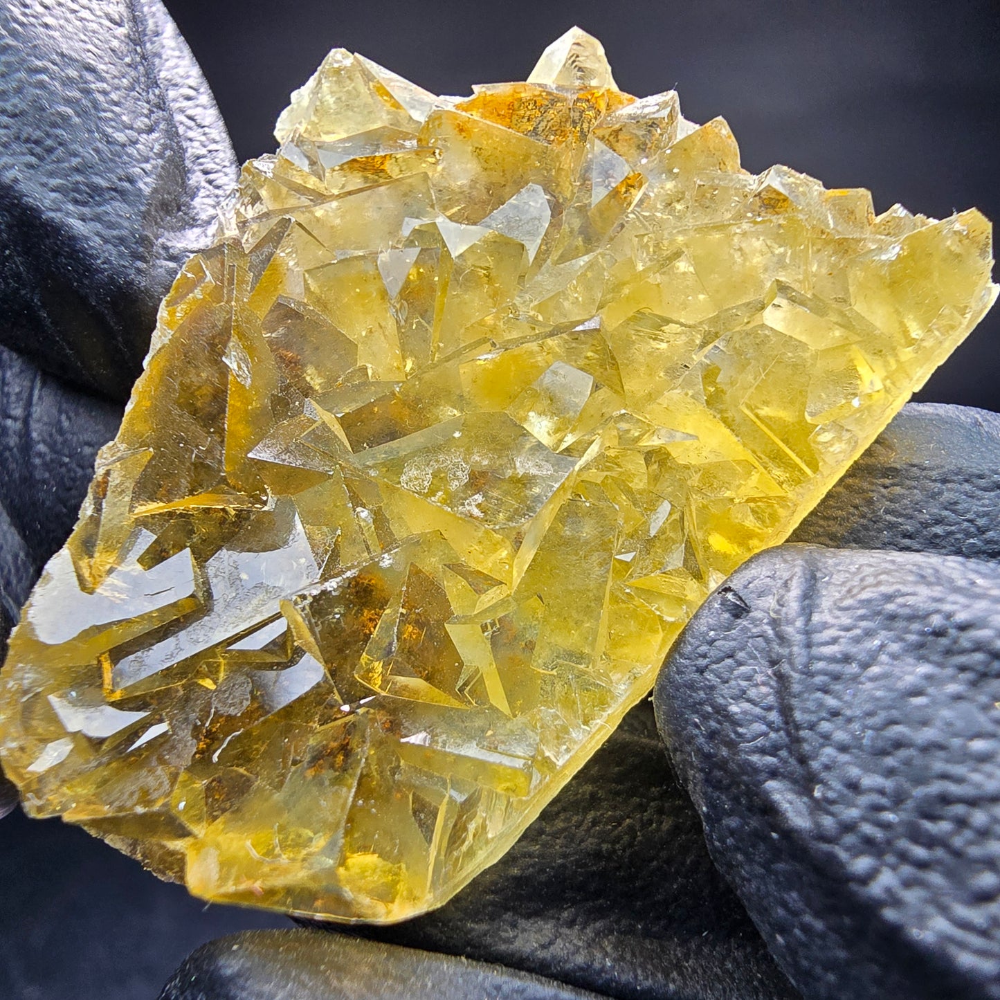 Klare Honey Pocket Phantom Fluorit Würfel Stufe gelb Okorusu Namibia 43*32*10mm