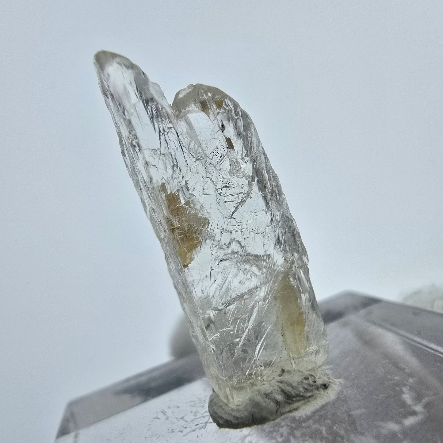 Seltener Kunzit X Spodumen Kristall weiß UV Mineral 22*8*4mm aus Brasilien