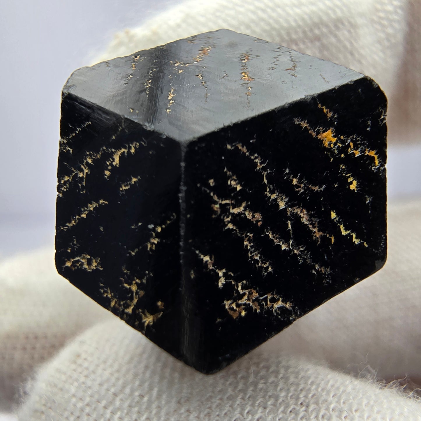 Symmetrischer Schörl Turmalin schwarz glänzend Erongo, Namibia 24*17*16mm