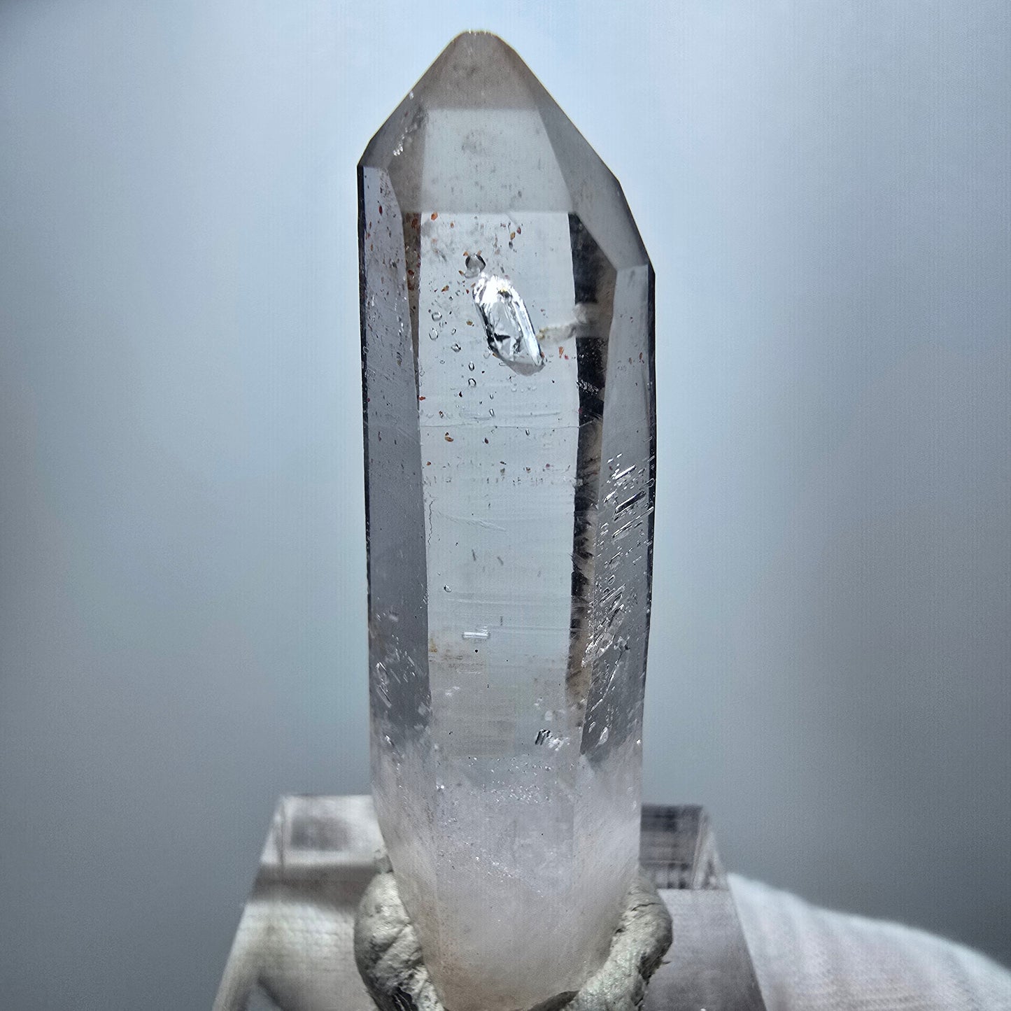Klare Lemurian Phantom Rauchquarz Spitze Goboboseb, Namibia 45*13*12mm