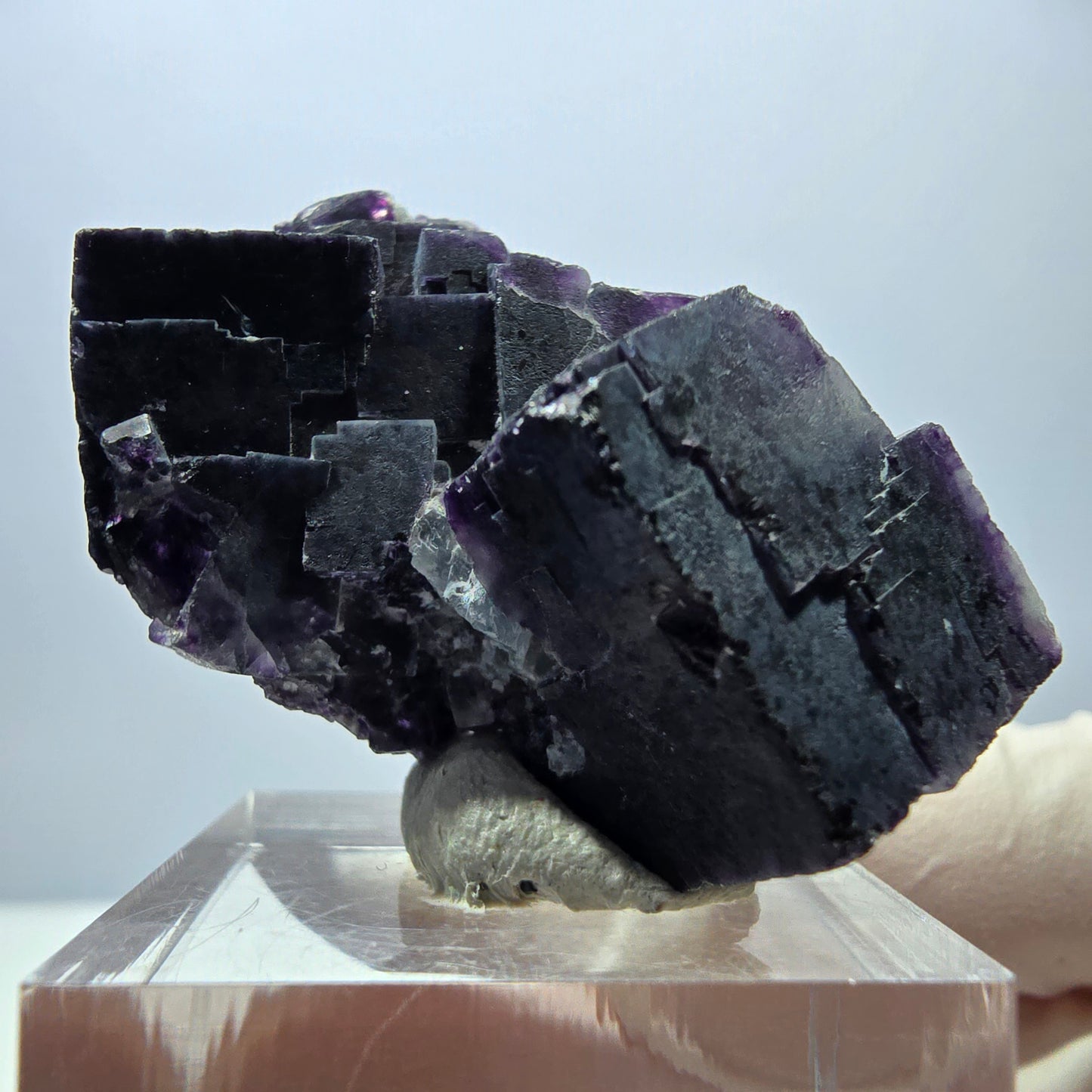 Spécimen rare de cube de fluorite, vert violet, Okorusu, Namibie 43 x 27 x 22 mm