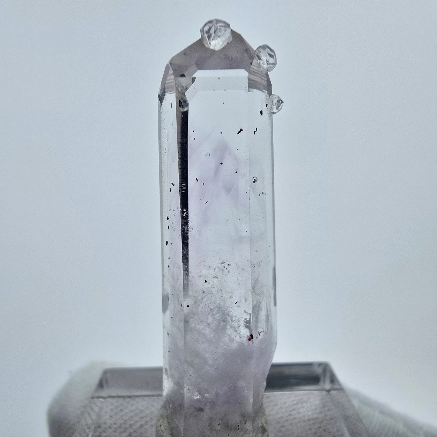 Phantom Amethyst mit Analcim, Hämatit Streep Mine, Goboboseb, Namibia 38*10*8mm