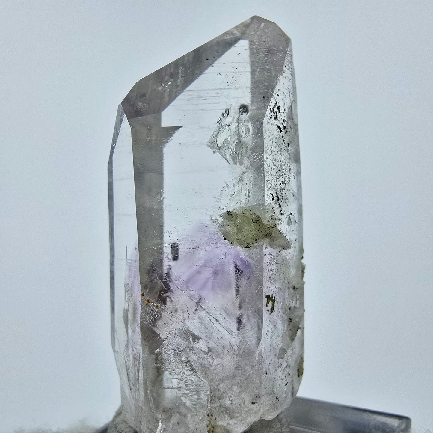 Phantom Amethyst mit Prehnit, Hämatit Streep Mine Goboboseb Namibia 42*16*15mm