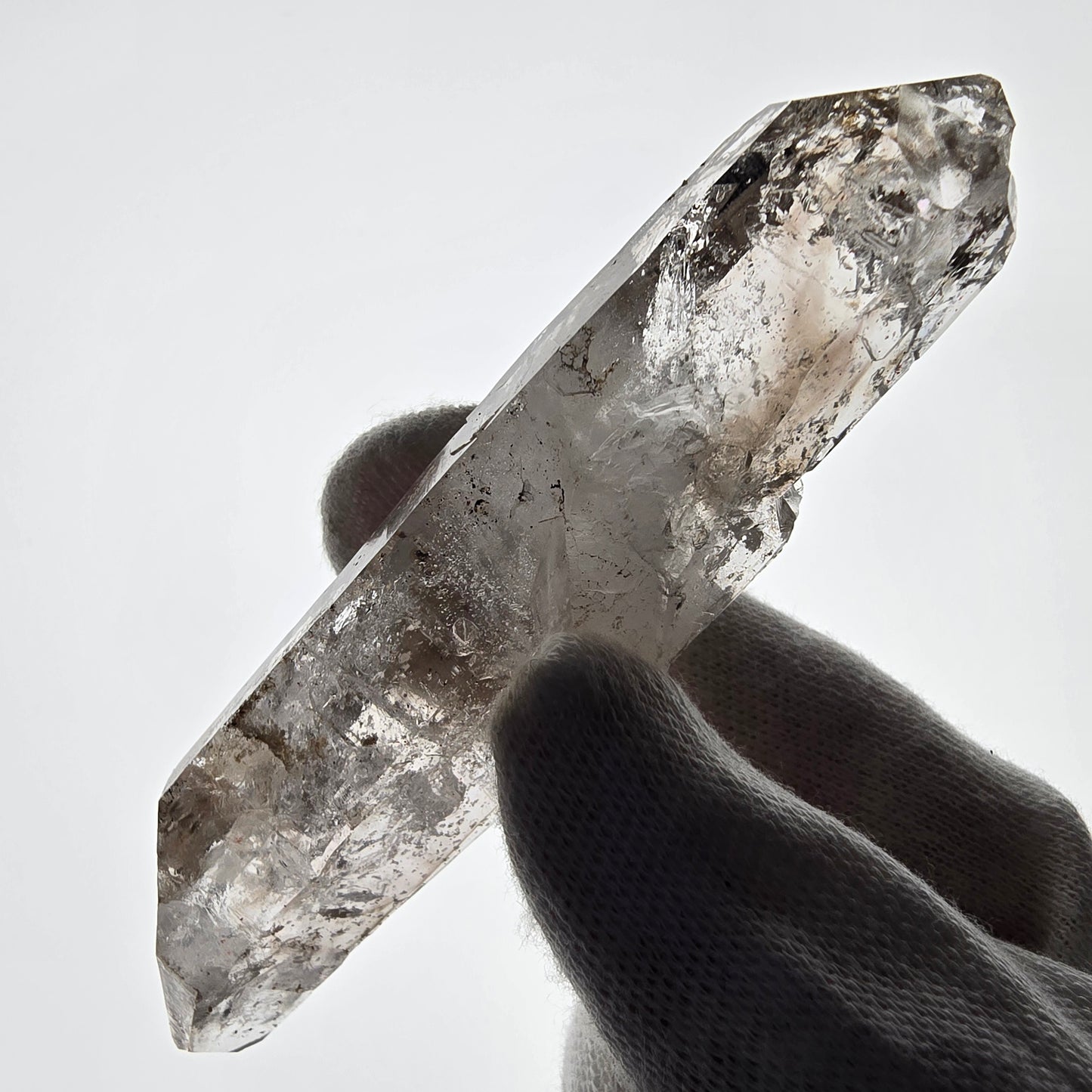 Sceptre DT en quartz fumé squelette Enhydro, poche Valentine en calcite UV, Namibie 98 x 24 x 18 mm