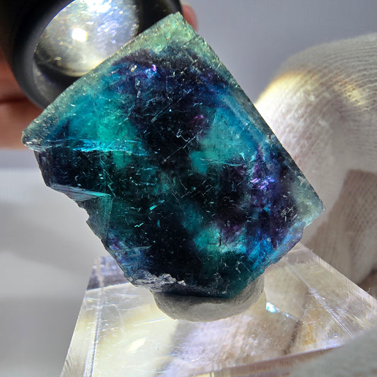 Spécimen de cube de fluorite fantôme, zonal – Nouvelle découverte ! Okorusu, Namibie, 30 x 28 x 14 mm