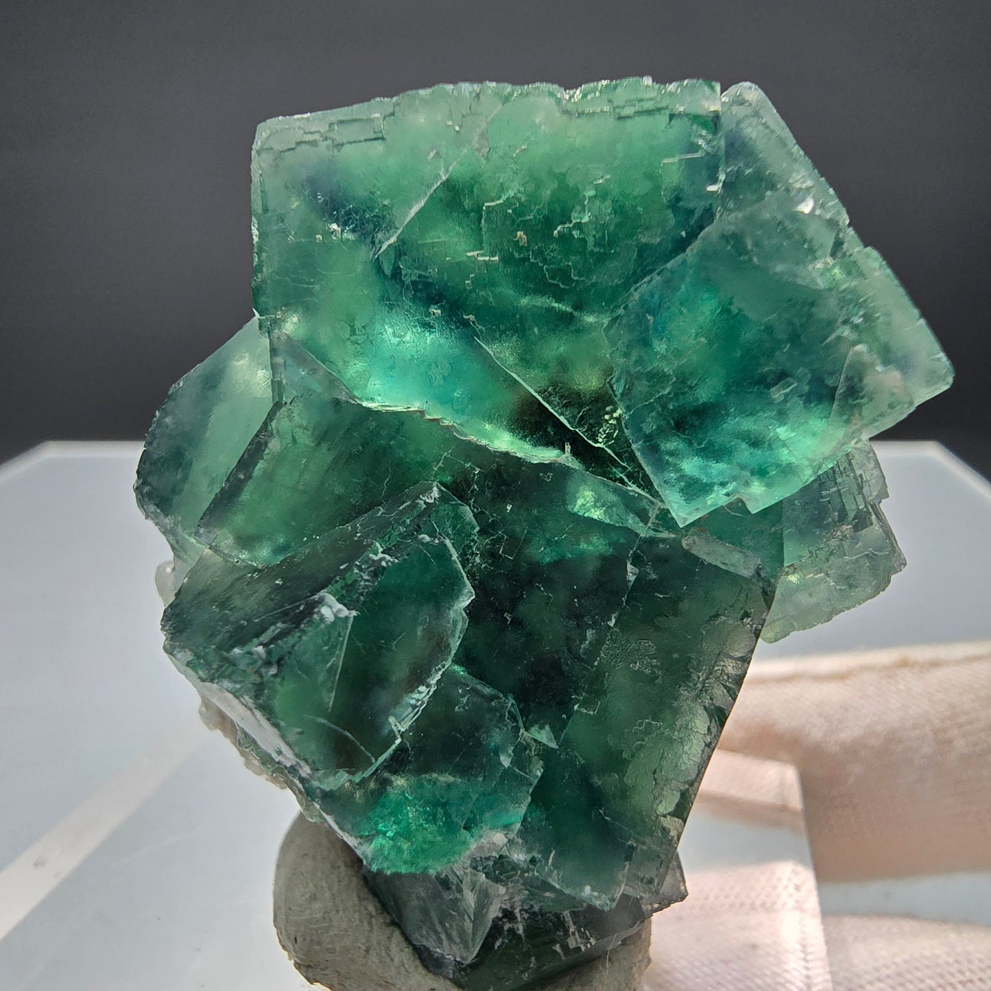 Klare Phantom Fluorit Würfel Stufe grün parkettiert Okorusu, Namibia 46*46*39mm