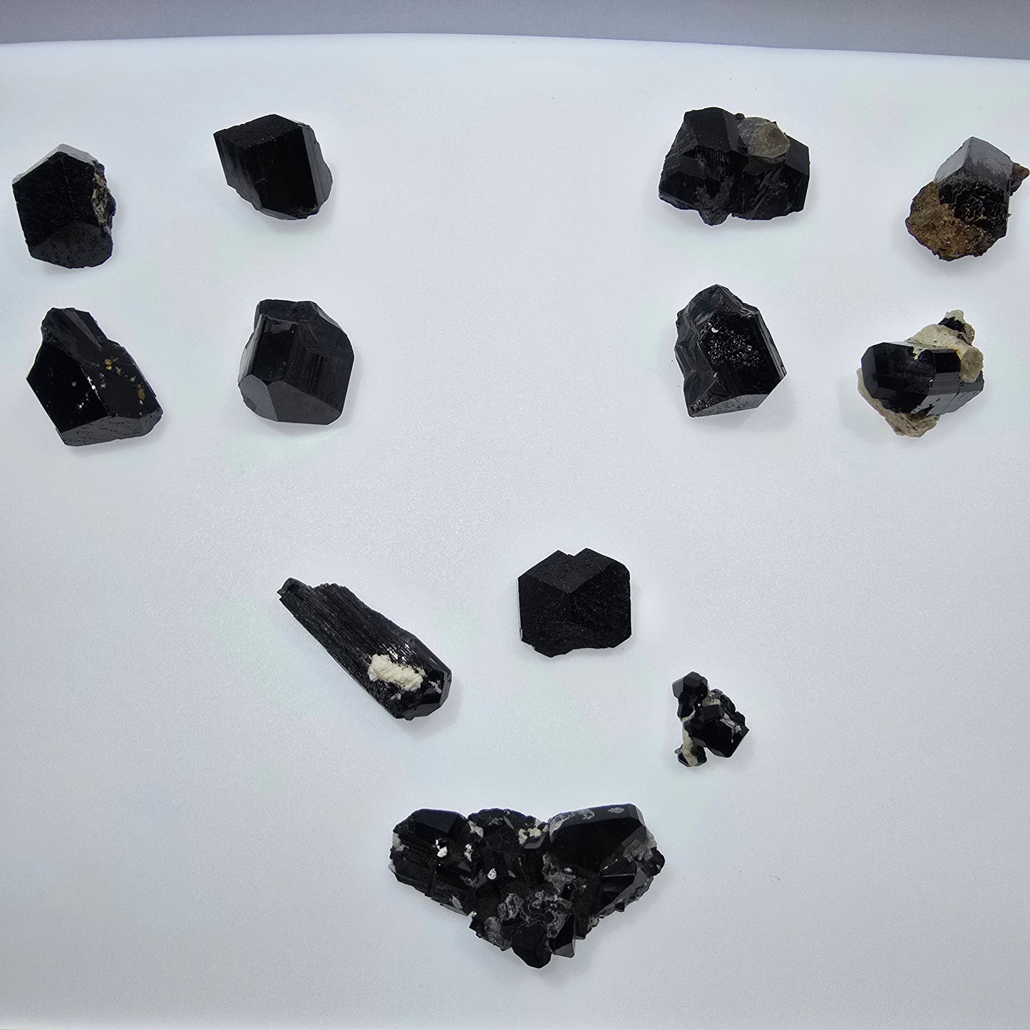 Lot de 12 pièces de tourmaline noire schorl et de quartz fumé hyalite, Erongo, Namibie