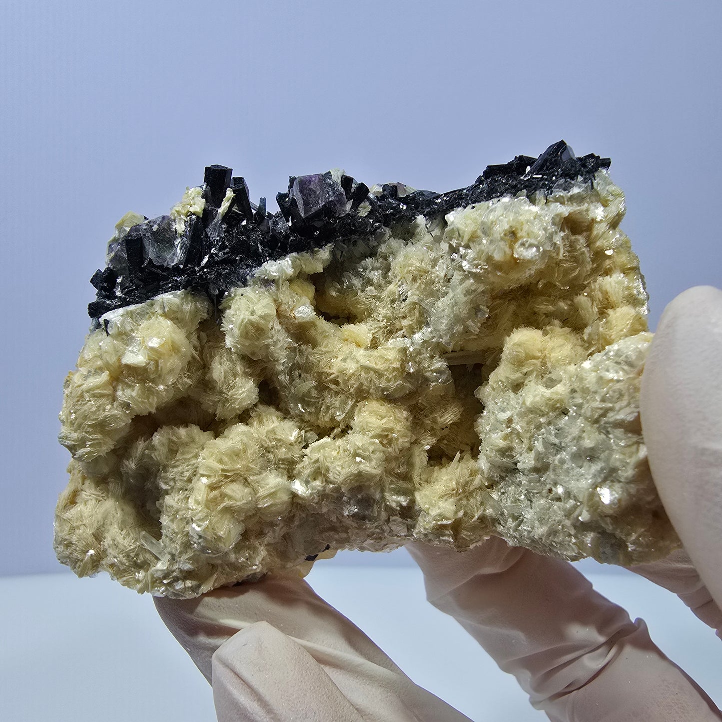 Spécimen de fluorite fantôme, tourmaline scholle, muscovite, Erongo, Namibie, 78 x 58 x 33 mm