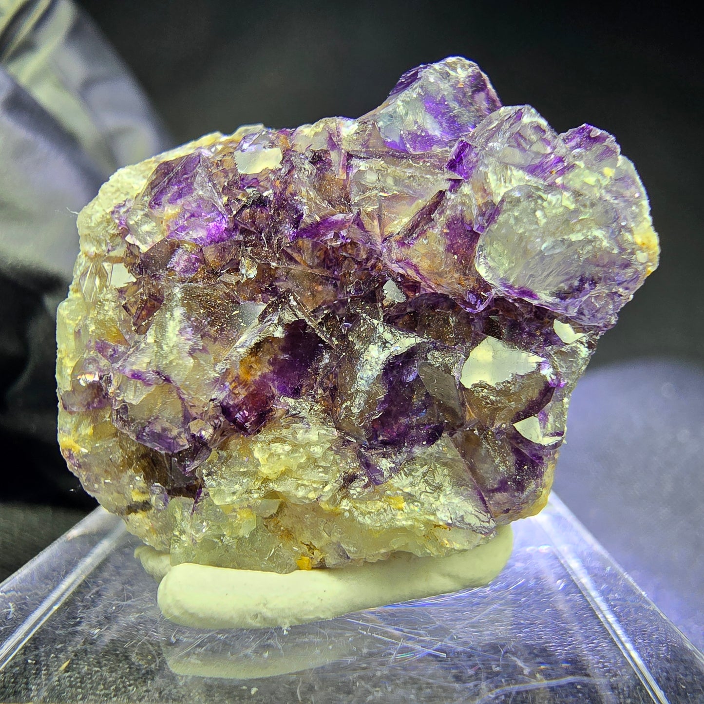 Klare zonare Fluorit Würfel Stufe lila weiß 28*21*12mm Okorusu, Namibia Sammlung