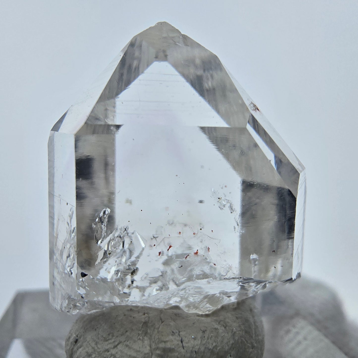 Klare Lemurian Quarz Spitze Streep Mine, Goboboseb, Namibia 26*20*13mm