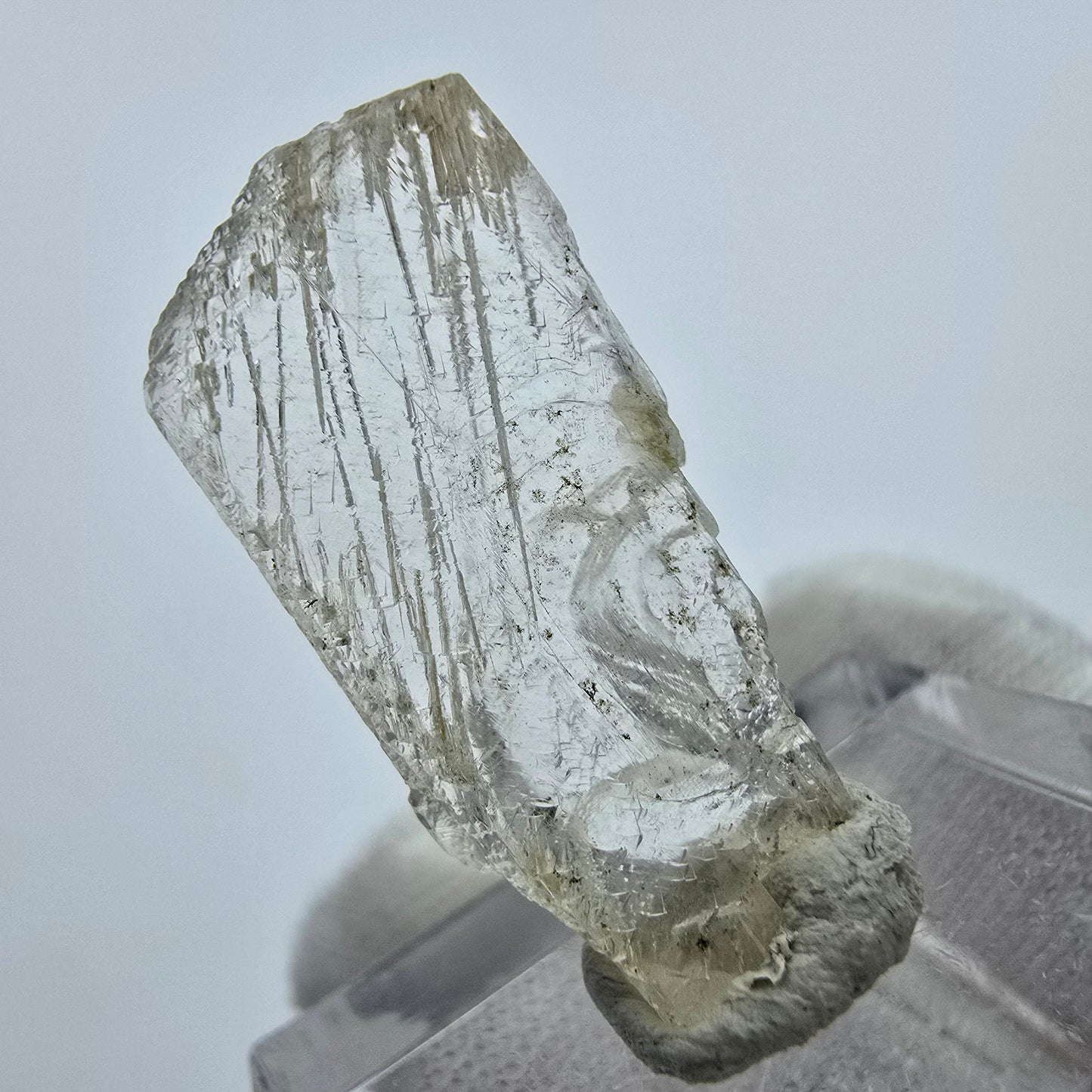 Seltener Kunzit X Spodumen Kristall weiß UV Mineral 29*13*4mm aus Brasilien