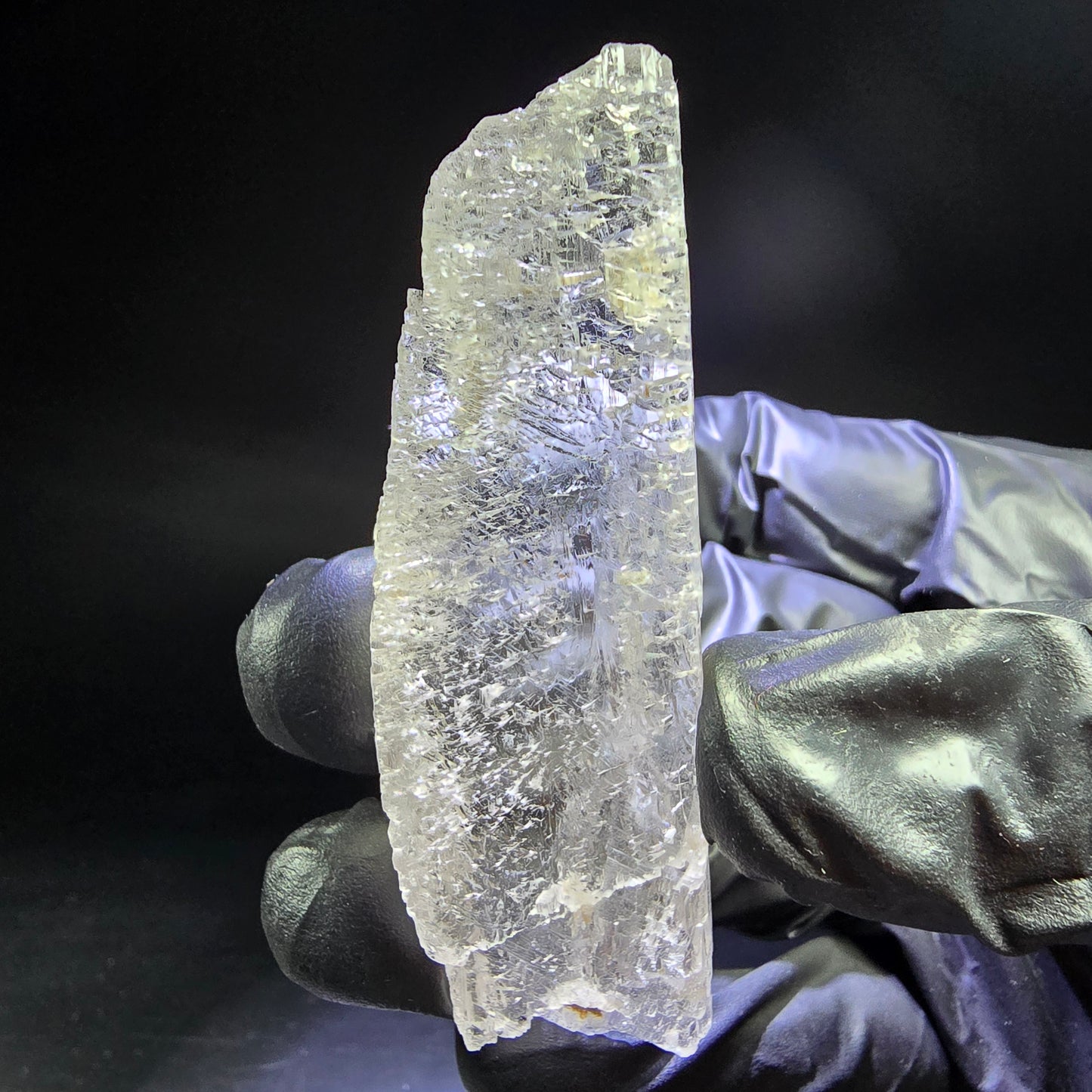 Seltener Kunzit Spodumen Kristall weiß UV Mineral 73*22*13mm Brasilien Sammlung