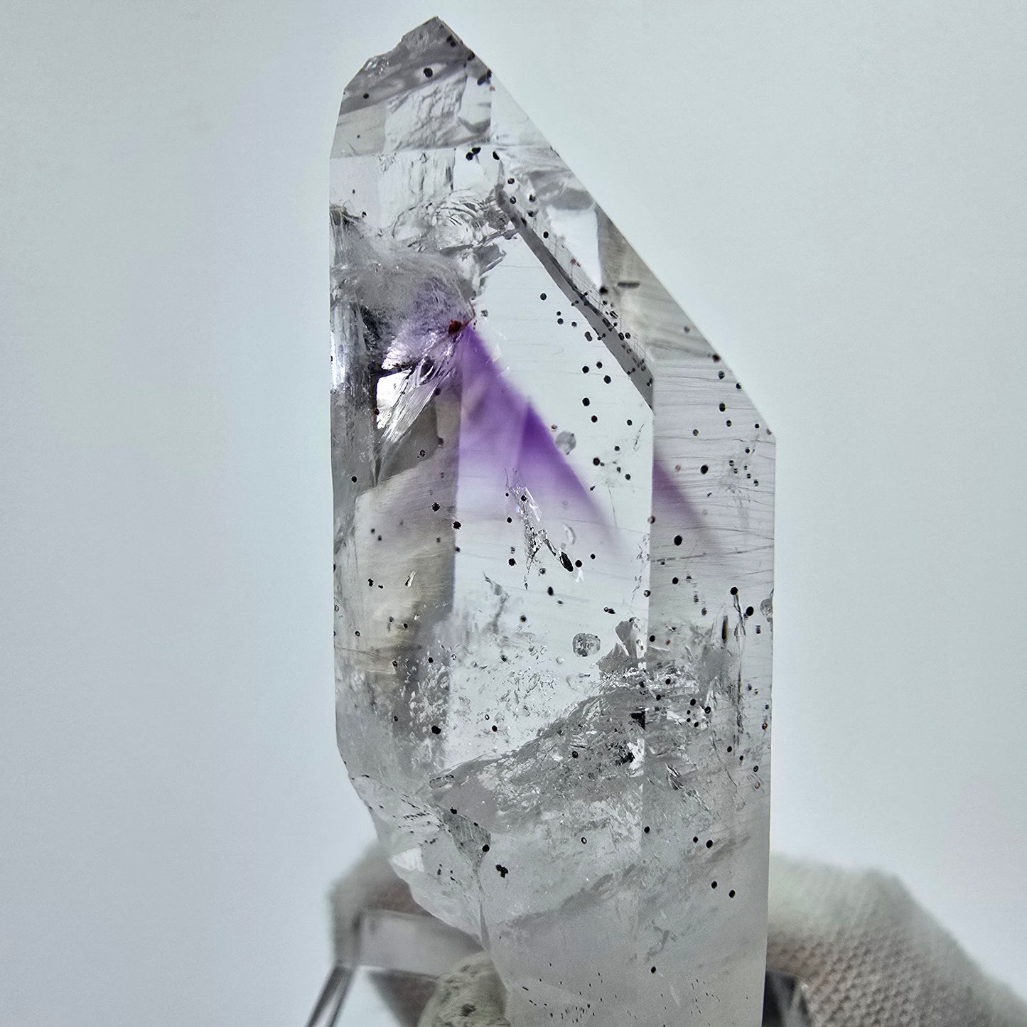 Phantom Amethyst mit Analcim, Hämatit Streep Mine Goboboseb Namibia 55*18*16mm
