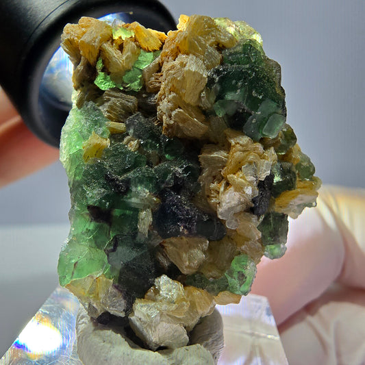 Cube de fluorite fantôme, muscovite et tourmaline Schorl, spécimen d'Erongo, Namibie, 37 x 34 x 18 mm