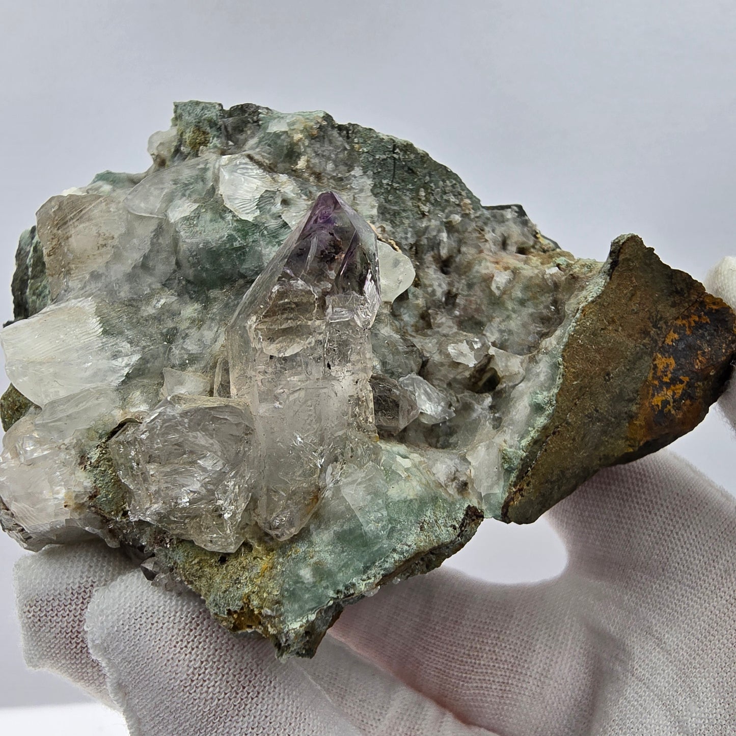 Amethyst Skelett Zepter, UV Calcit auf Matrix Goboboseb, Namibia 101*77*62mm