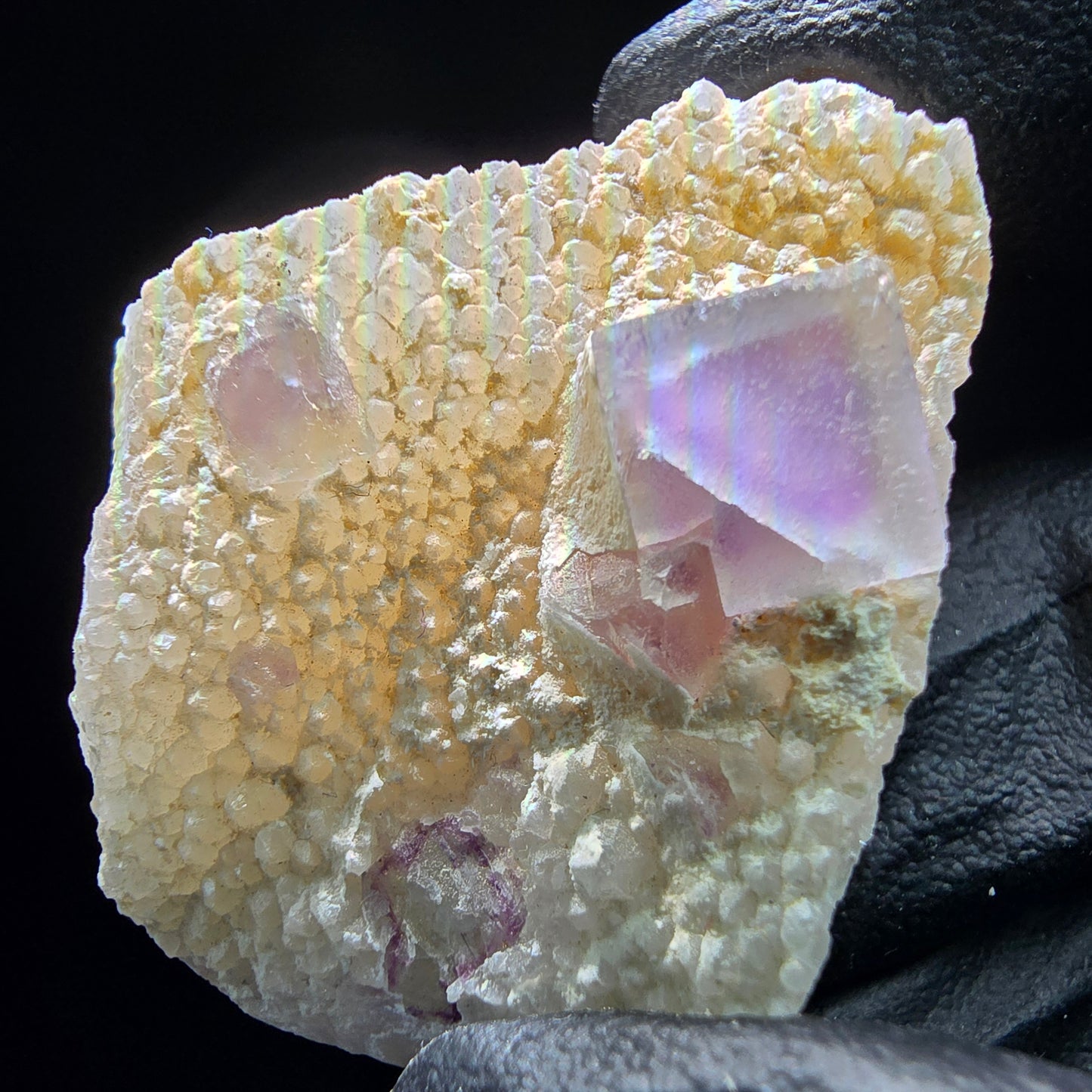 Cube de fluorite fantôme sur étape de quartz violet vert Omehane, Namibie 40*33*17mm