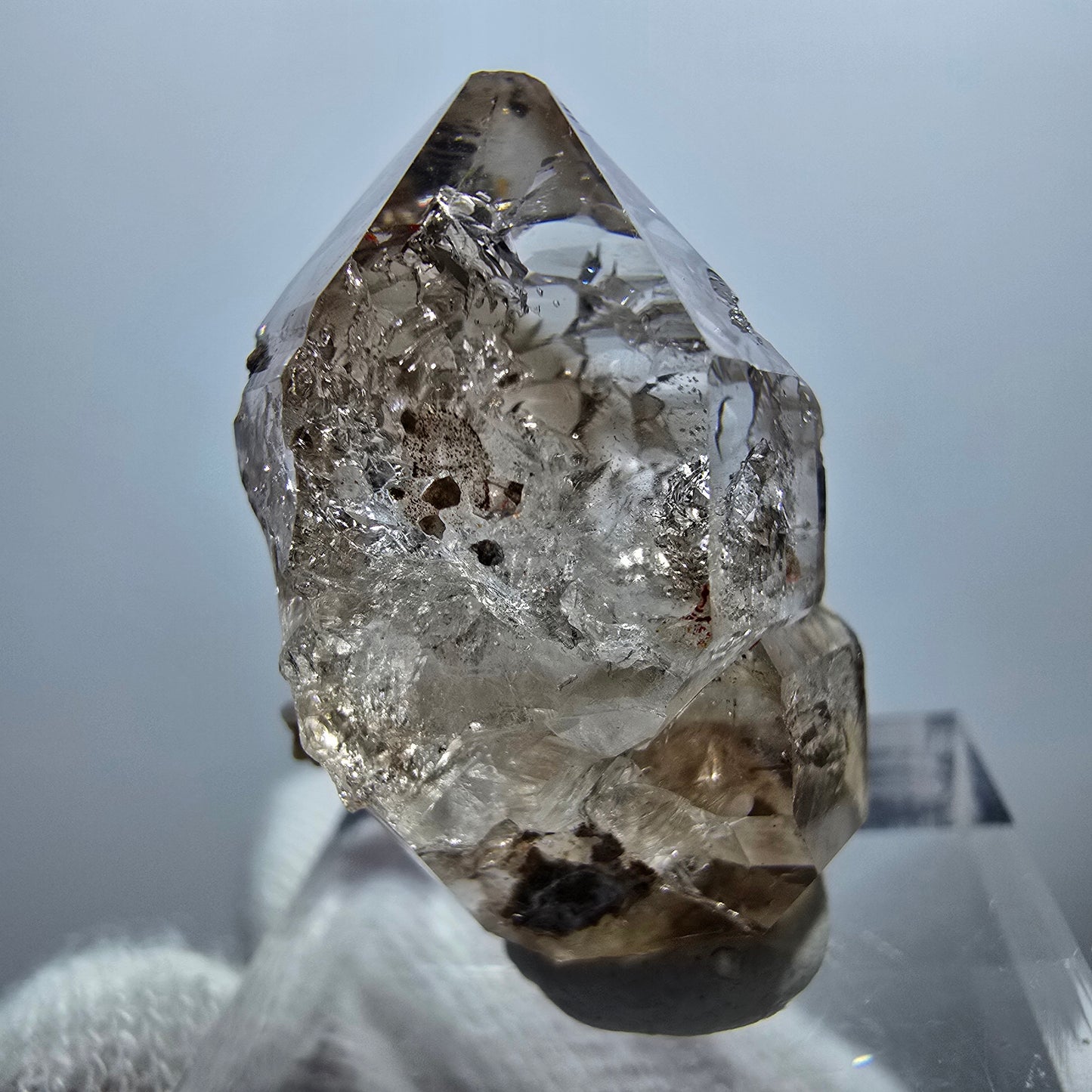 Sceptre en quartz fumé fantôme transparent, DT Point Goboboseb, Namibie, 29 x 20 x 16 mm