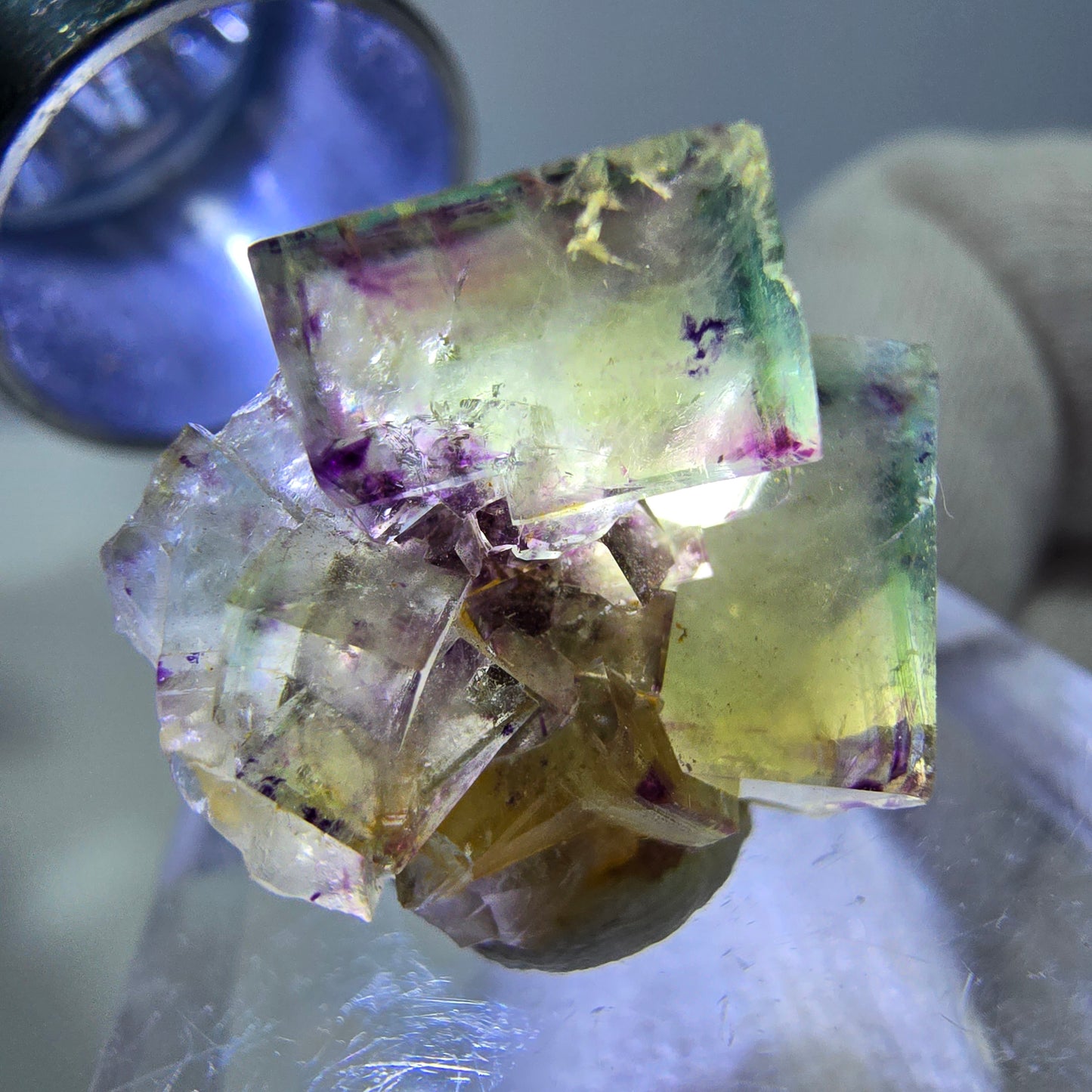 Spécimen de cube de fluorite fantôme zonal, jaune violet vert Okorusu, Namibie 21*17*14mm